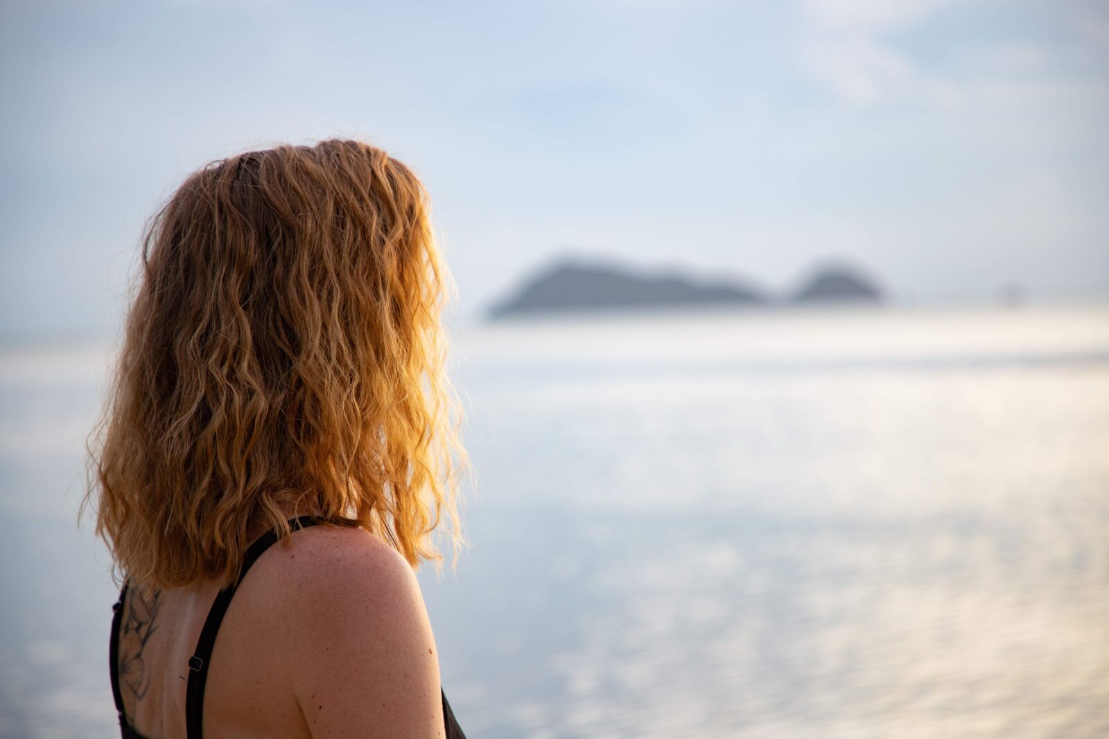 Canon EF 24-105mm F4L IS II USM sample photo. Woman, blond, lake photography