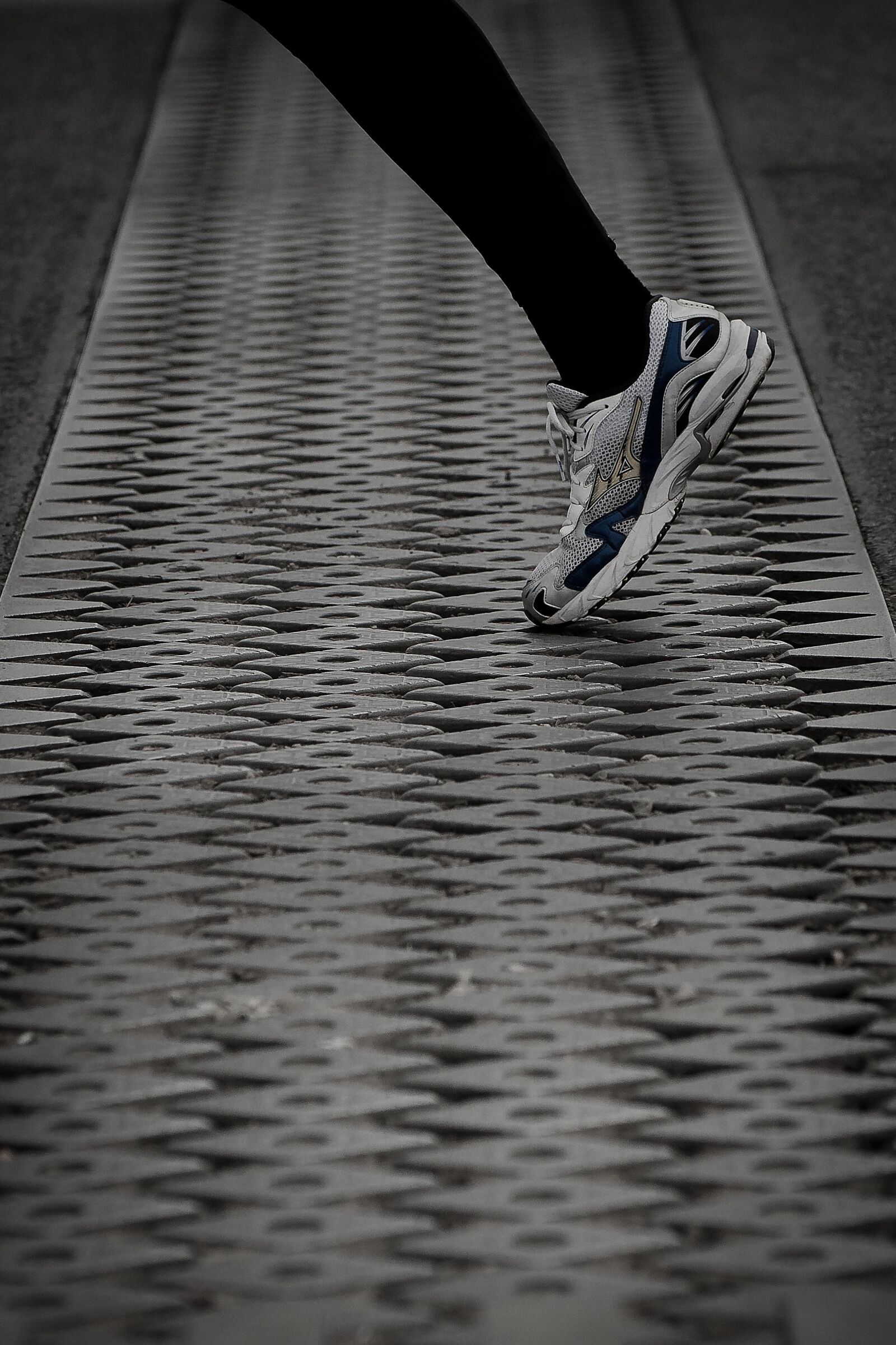 Nikon D5000 sample photo. Leg, foot, runner photography