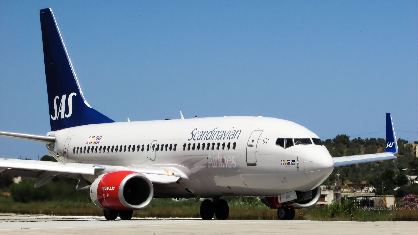 Canon PowerShot SX400 IS sample photo. Airplane, airport, scandinavian photography