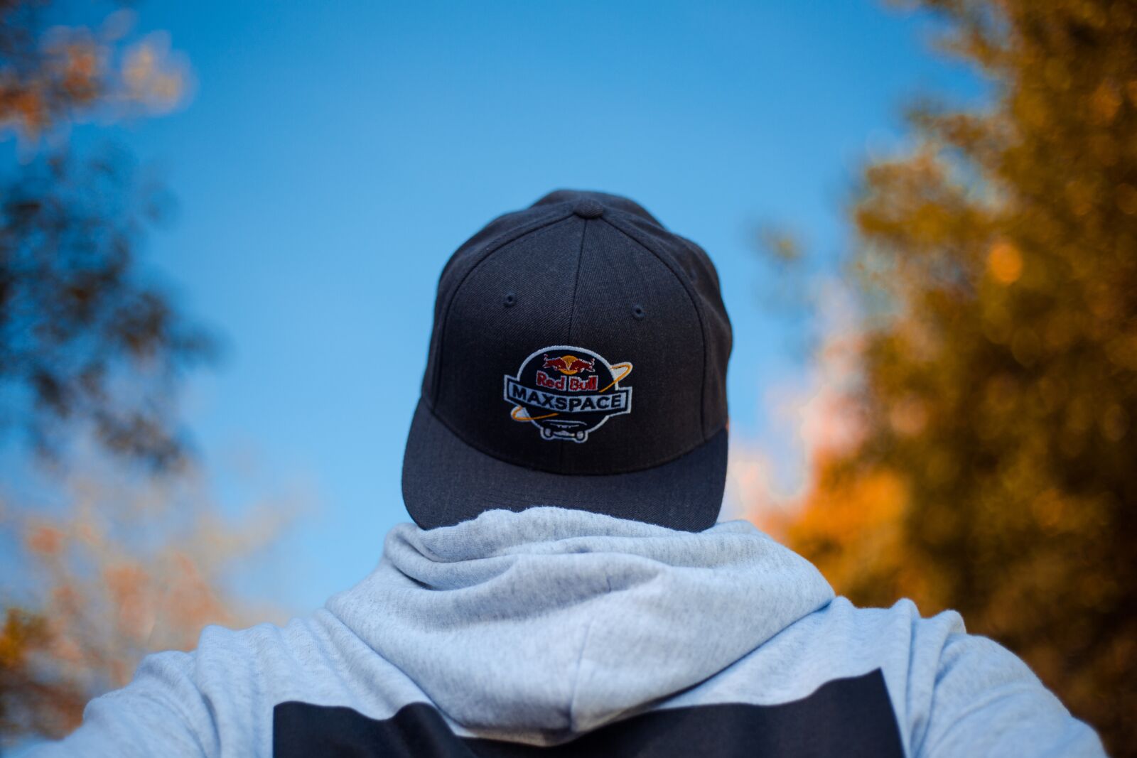 Canon EF 50mm F1.8 II sample photo. Skateboard, man, autumn photography