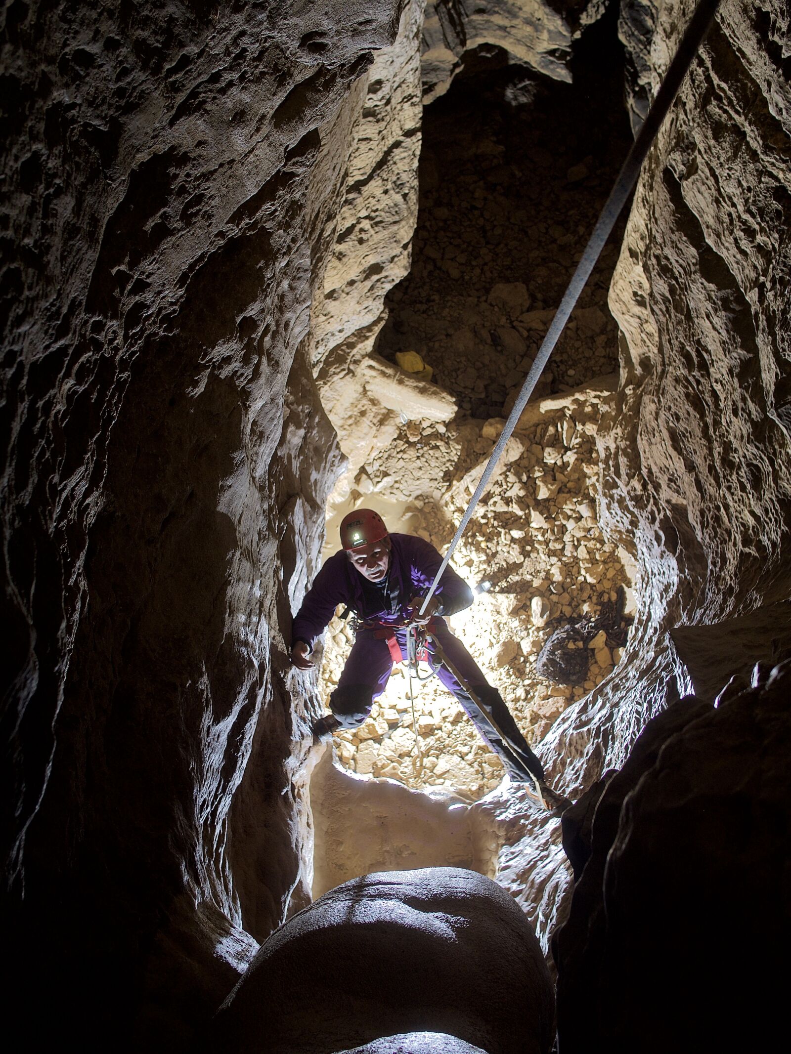 Olympus OM-D E-M10 II + LEICA DG SUMMILUX 15/F1.7 sample photo. Gulf, potholing, cave photography