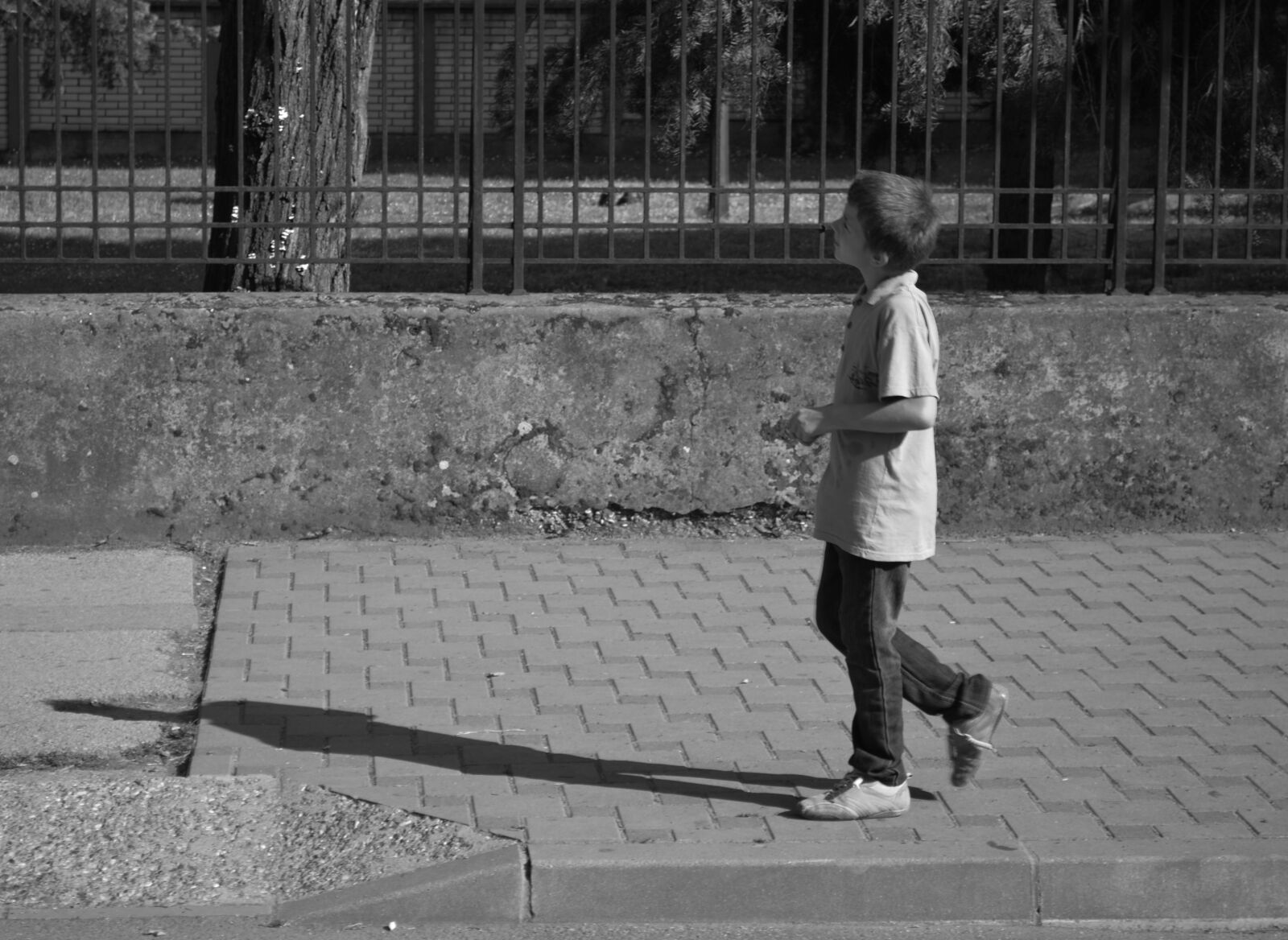 Nikon D3200 sample photo. Boy, street, walking photography