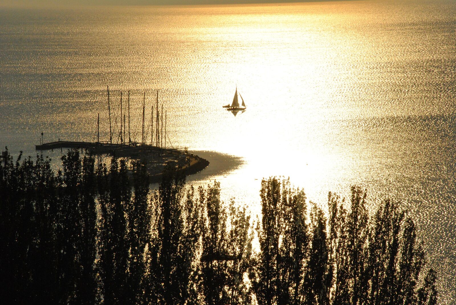 Nikon D3000 sample photo. Sailing boat, sunset, lighting photography
