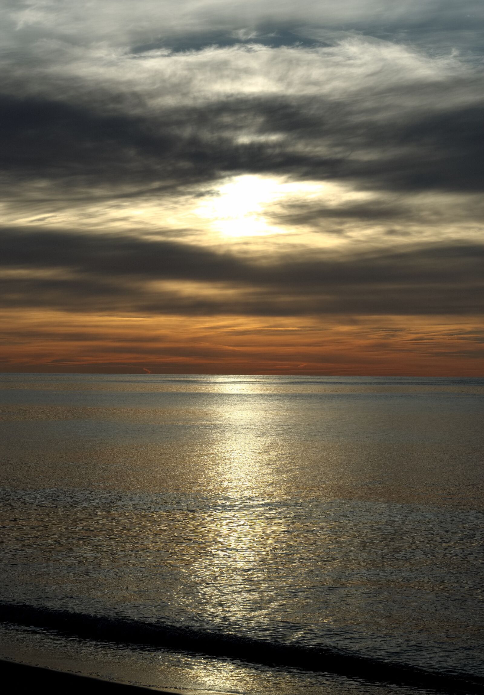 Canon EOS 1100D (EOS Rebel T3 / EOS Kiss X50) + Canon EF 50mm F1.8 STM sample photo. Sea, sun, clouds photography