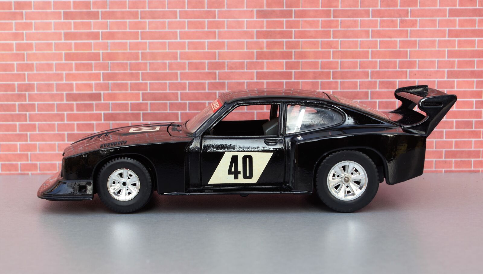 Sony DT 18-70mm F3.5-5.6 sample photo. Model car, ford, capri photography