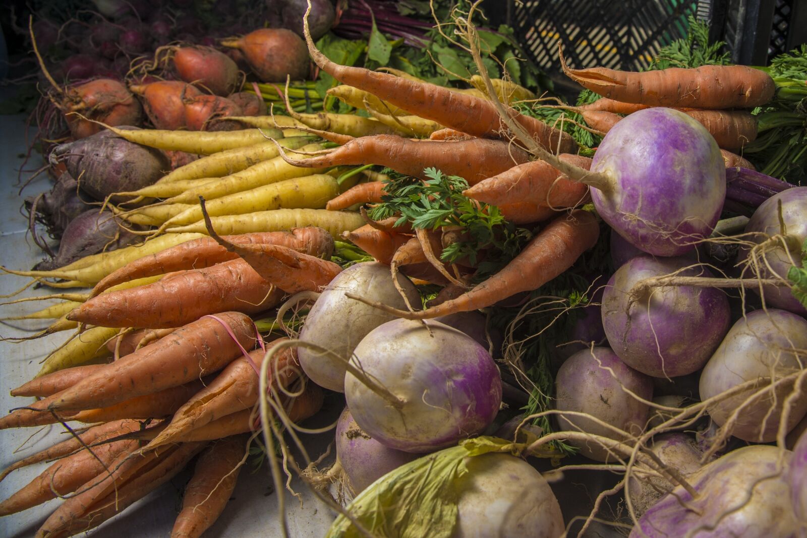 Nikon D4 sample photo. Market, vegetables, roots photography