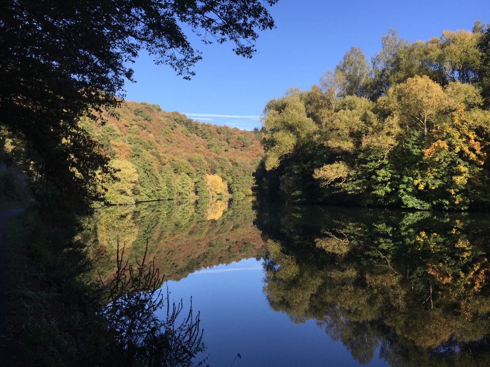 iPhone 6 Plus back camera 4.15mm f/2.2 sample photo. Autumn, landscape, river photography