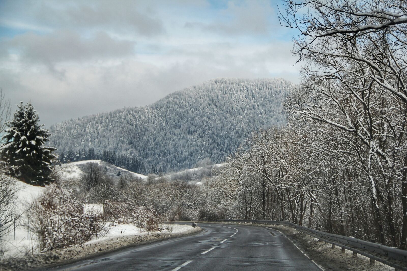 Canon EOS 60D sample photo. Blue, sky, clouds, forest photography