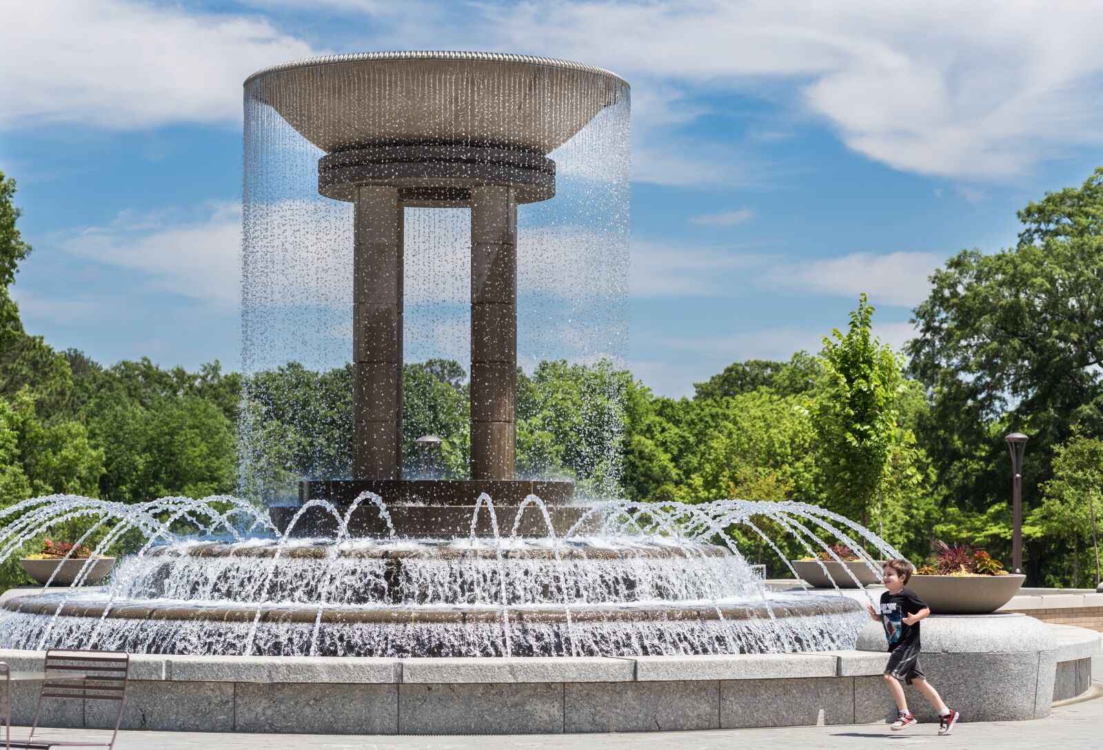 Canon EF 85mm F1.8 USM sample photo. Water, fountain, park photography