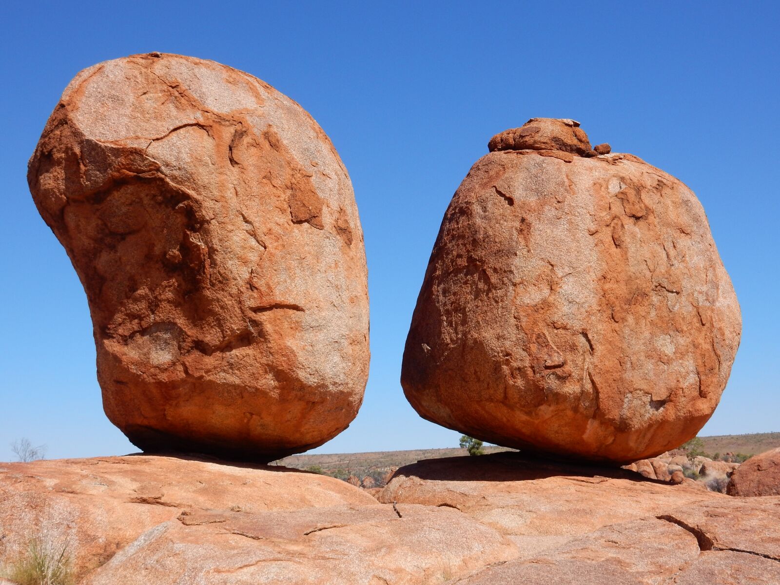 Nikon Coolpix S9900 sample photo. Devils, marbles, rocks photography