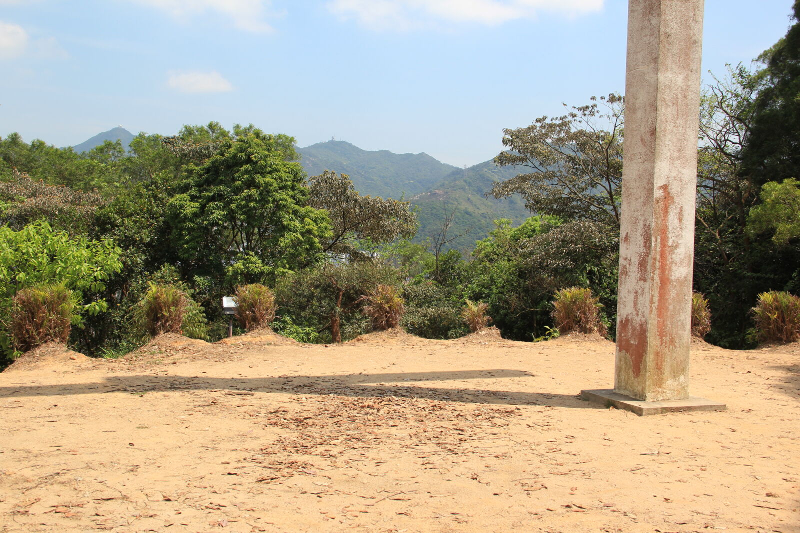 Canon EOS 600D (Rebel EOS T3i / EOS Kiss X5) sample photo. Cross, sand, shadow photography