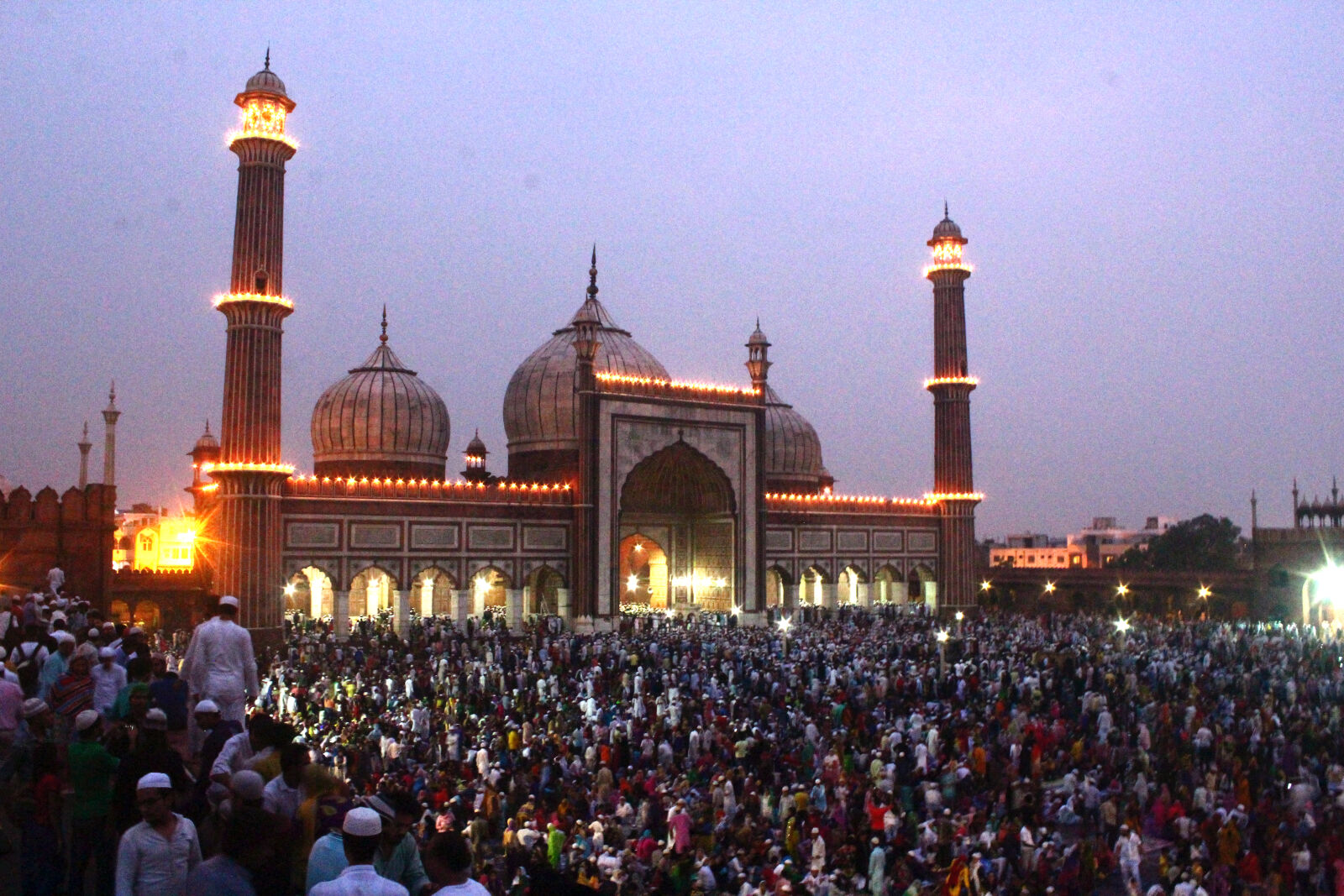 Canon EOS 1200D (EOS Rebel T5 / EOS Kiss X70 / EOS Hi) sample photo. Crowed, eid, evening, sun photography