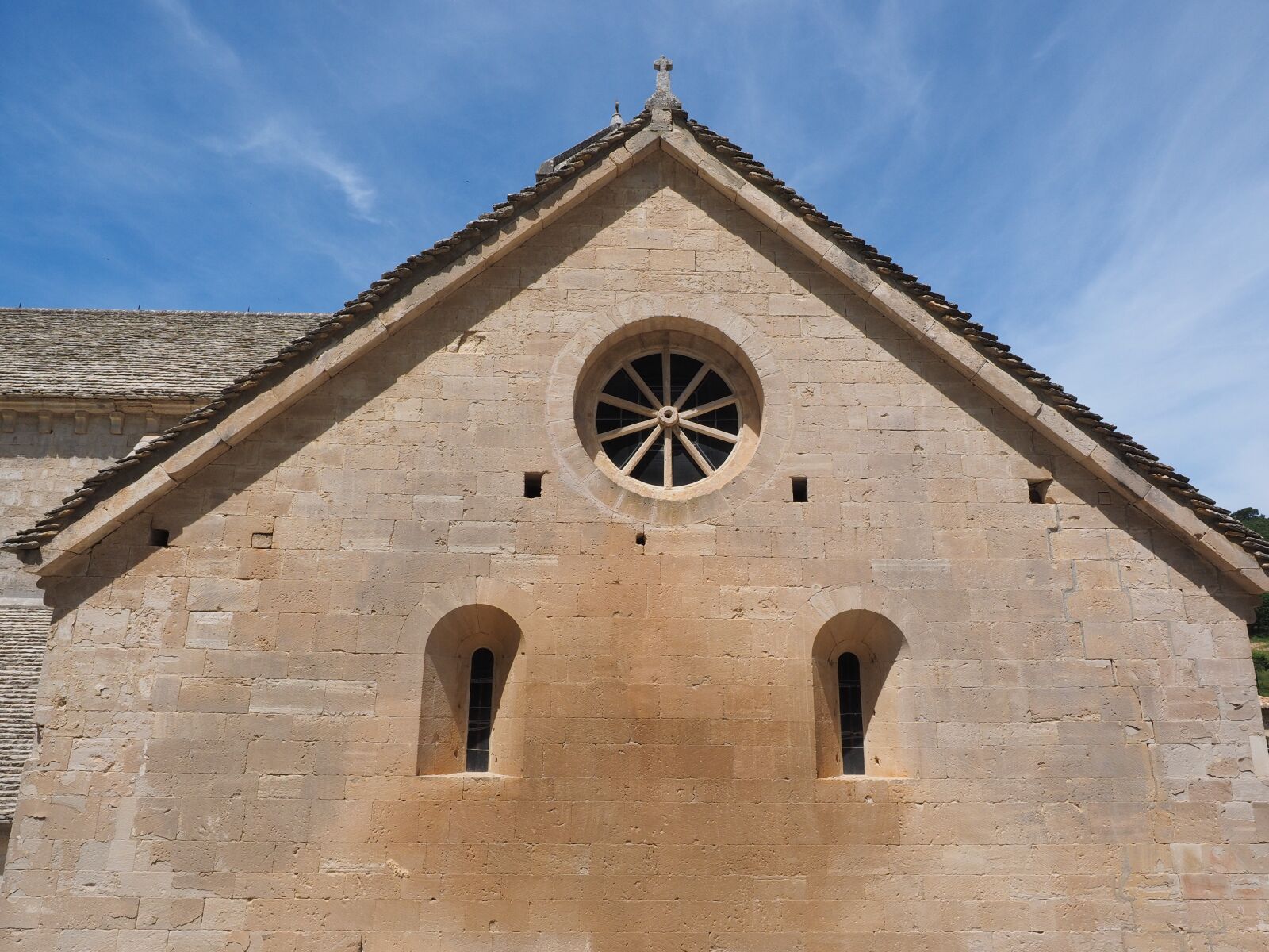 Olympus OM-D E-M1 + Olympus M.Zuiko Digital ED 12-40mm F2.8 Pro sample photo. Abbey church, church window photography