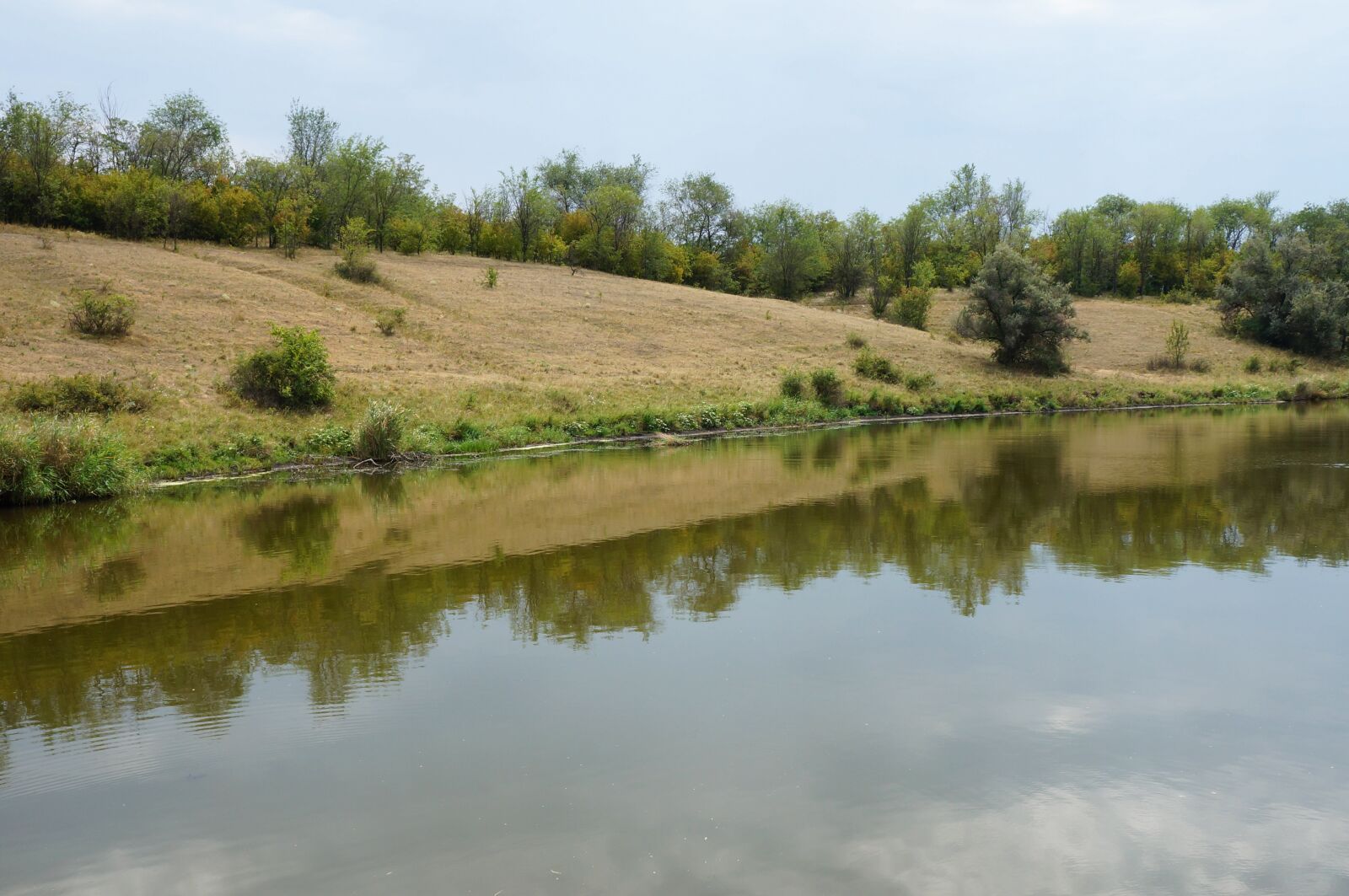 Sony Alpha NEX-F3 + Sony E 18-55mm F3.5-5.6 OSS sample photo. Pond, lake, water photography