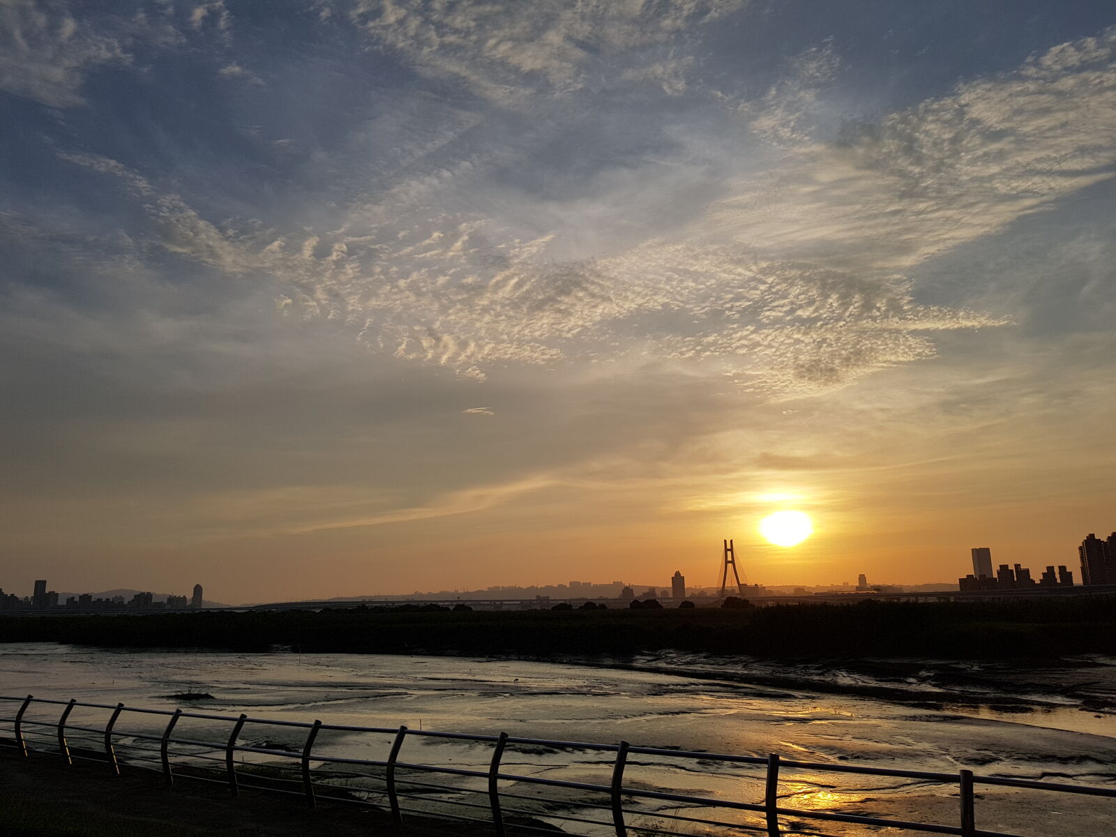 Samsung Galaxy S8+ sample photo. River, sunset photography