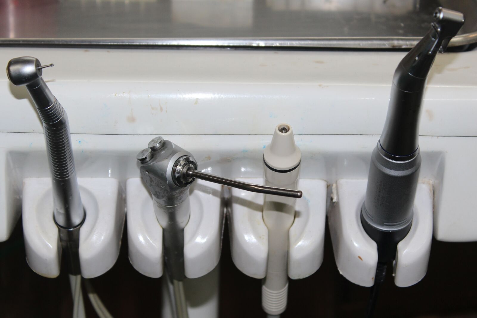 Canon EOS 700D (EOS Rebel T5i / EOS Kiss X7i) sample photo. Dental chair, dentist, clinic photography