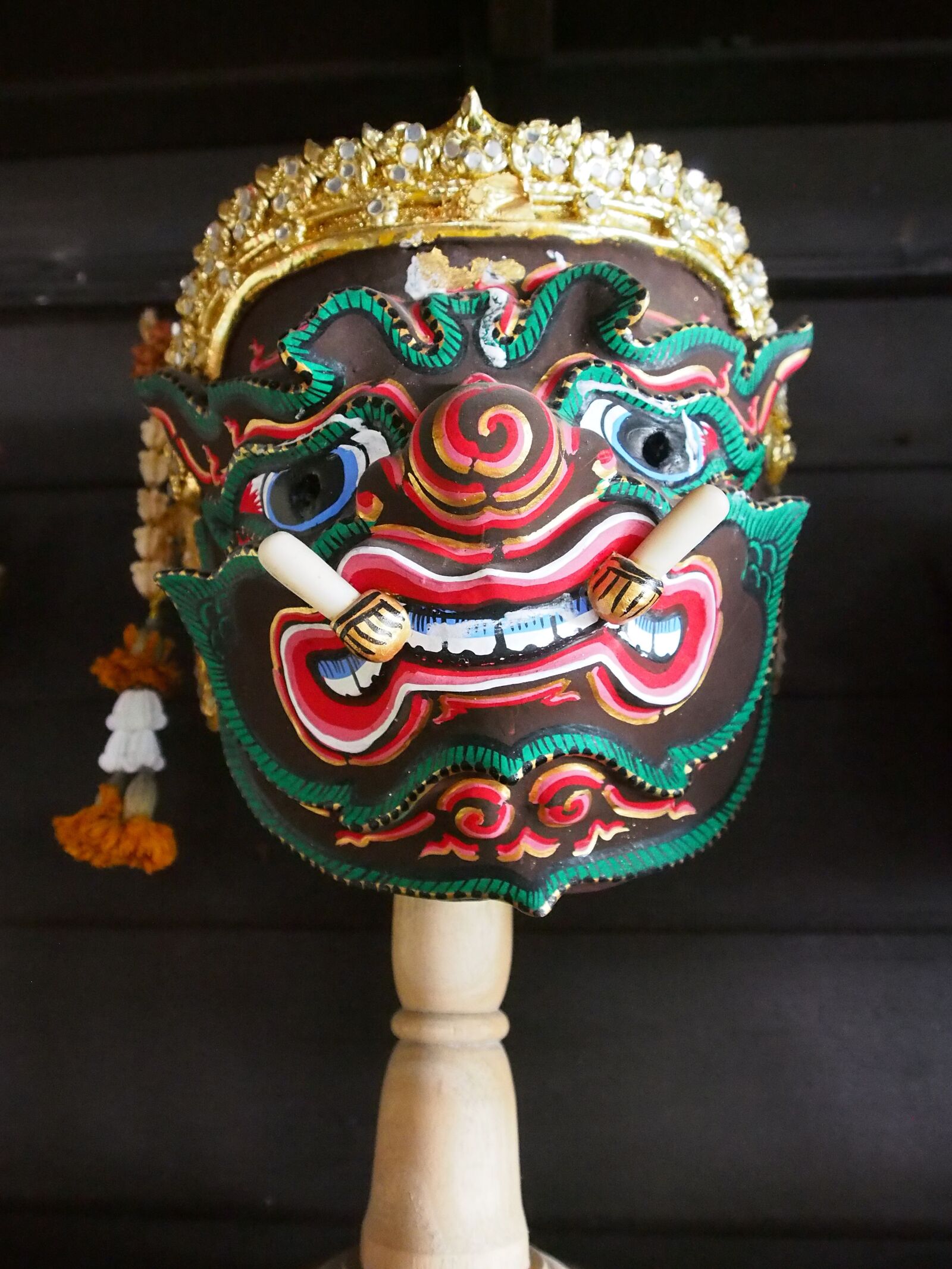 Olympus OM-D E-M5 sample photo. Mask, khon, english culture photography