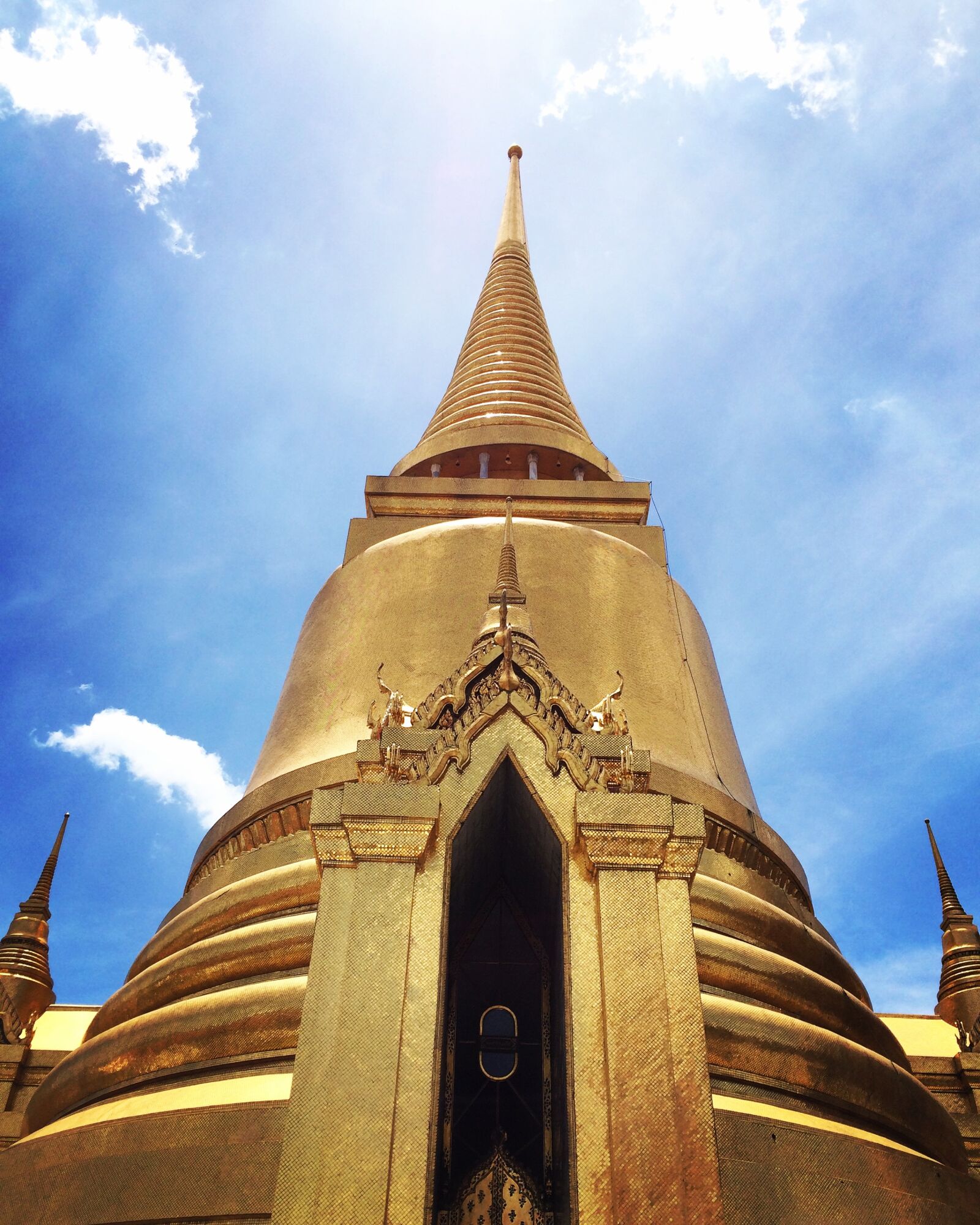 iPhone 5s back camera 4.15mm f/2.2 sample photo. Thailand, big palace, jade photography