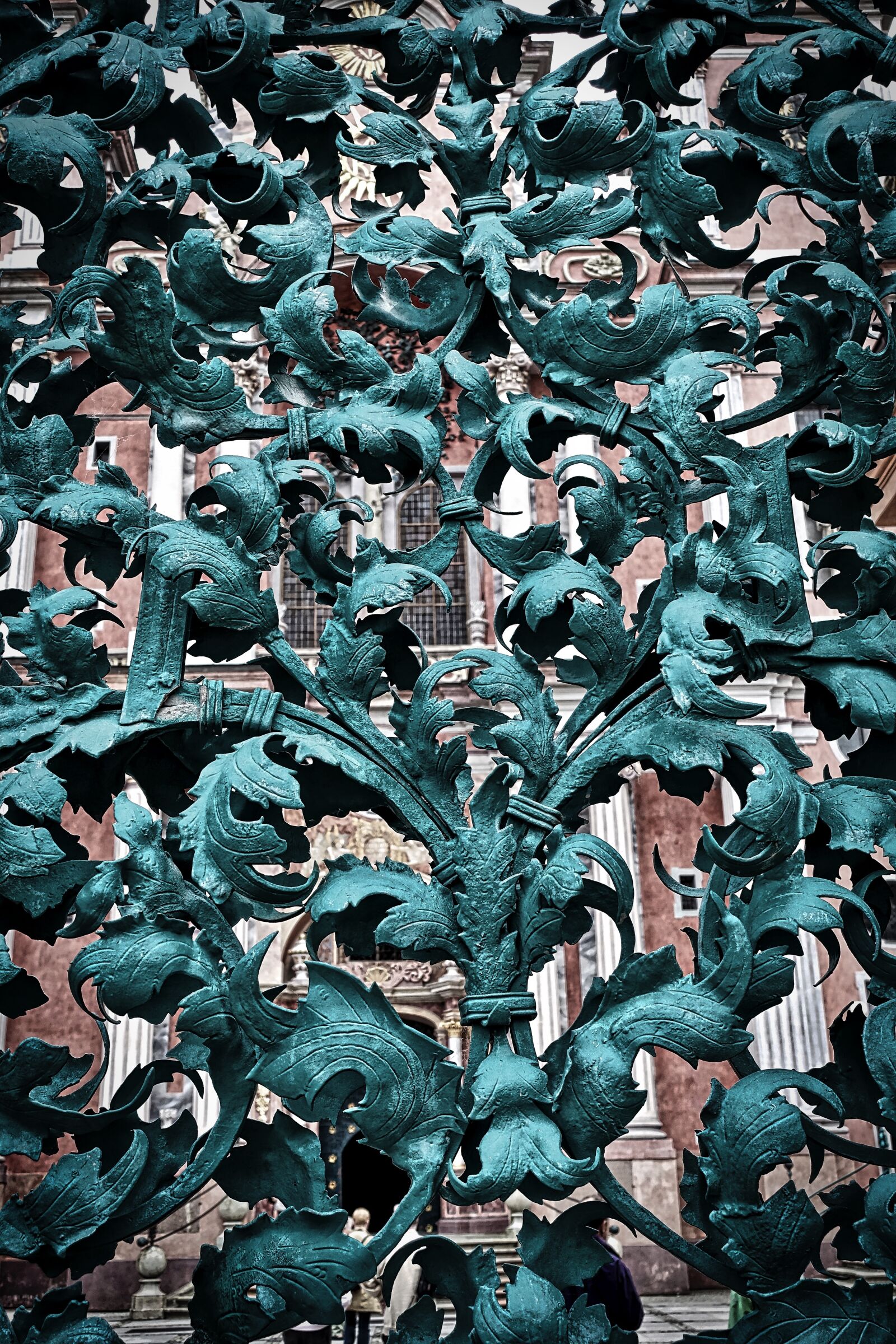 Sony Cyber-shot DSC-RX100 III sample photo. Ironwork, facade, ornate photography