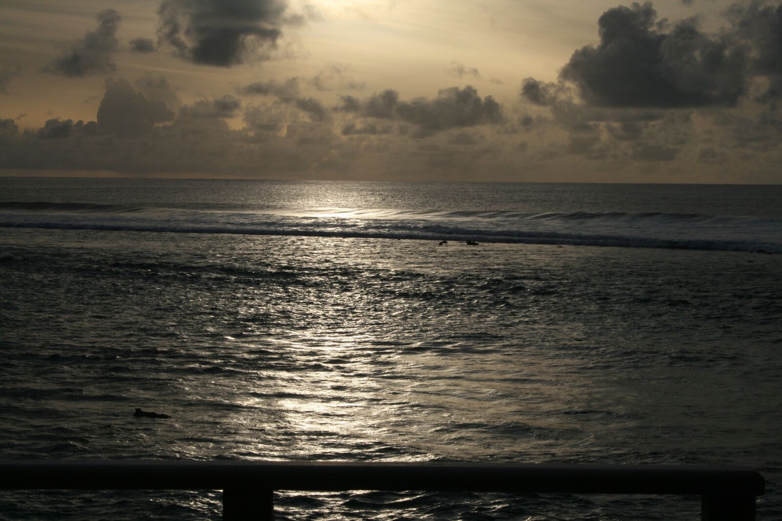 Canon EOS 400D (EOS Digital Rebel XTi / EOS Kiss Digital X) sample photo. Seascape, sunrise, maldives photography
