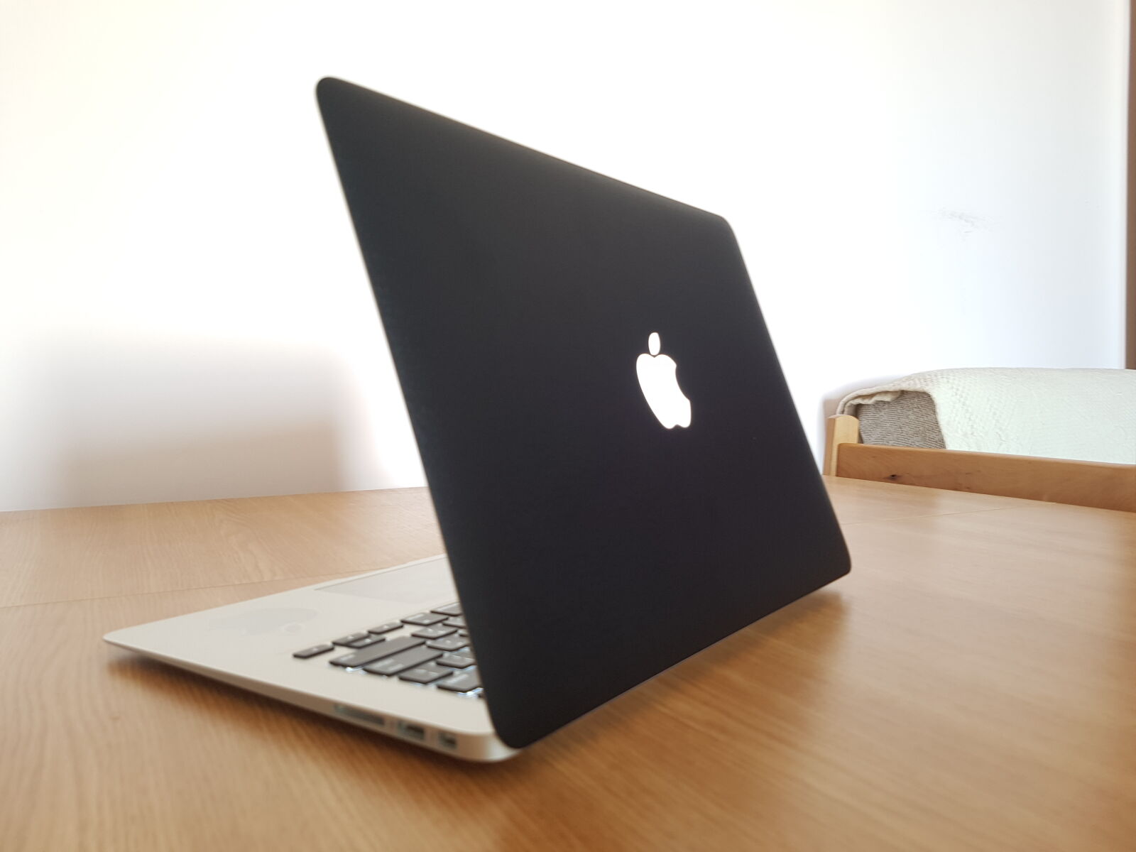 Samsung Galaxy S7 Edge sample photo. Laptop, skin photography