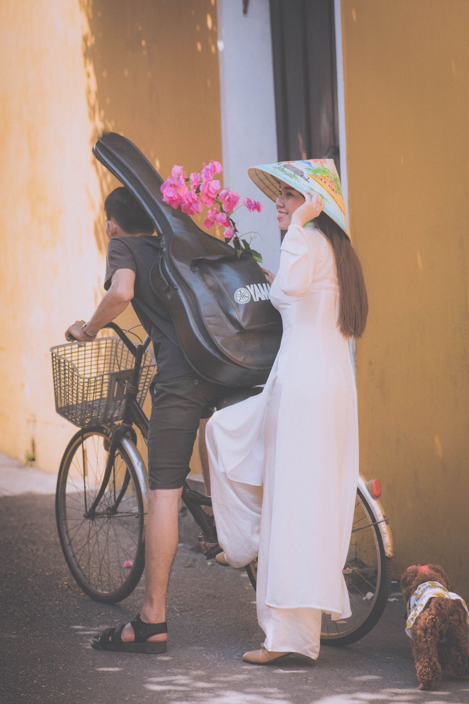 Sony a7 II + Samyang AF 85mm F1.4 FE sample photo. Couple, bike, streets photography