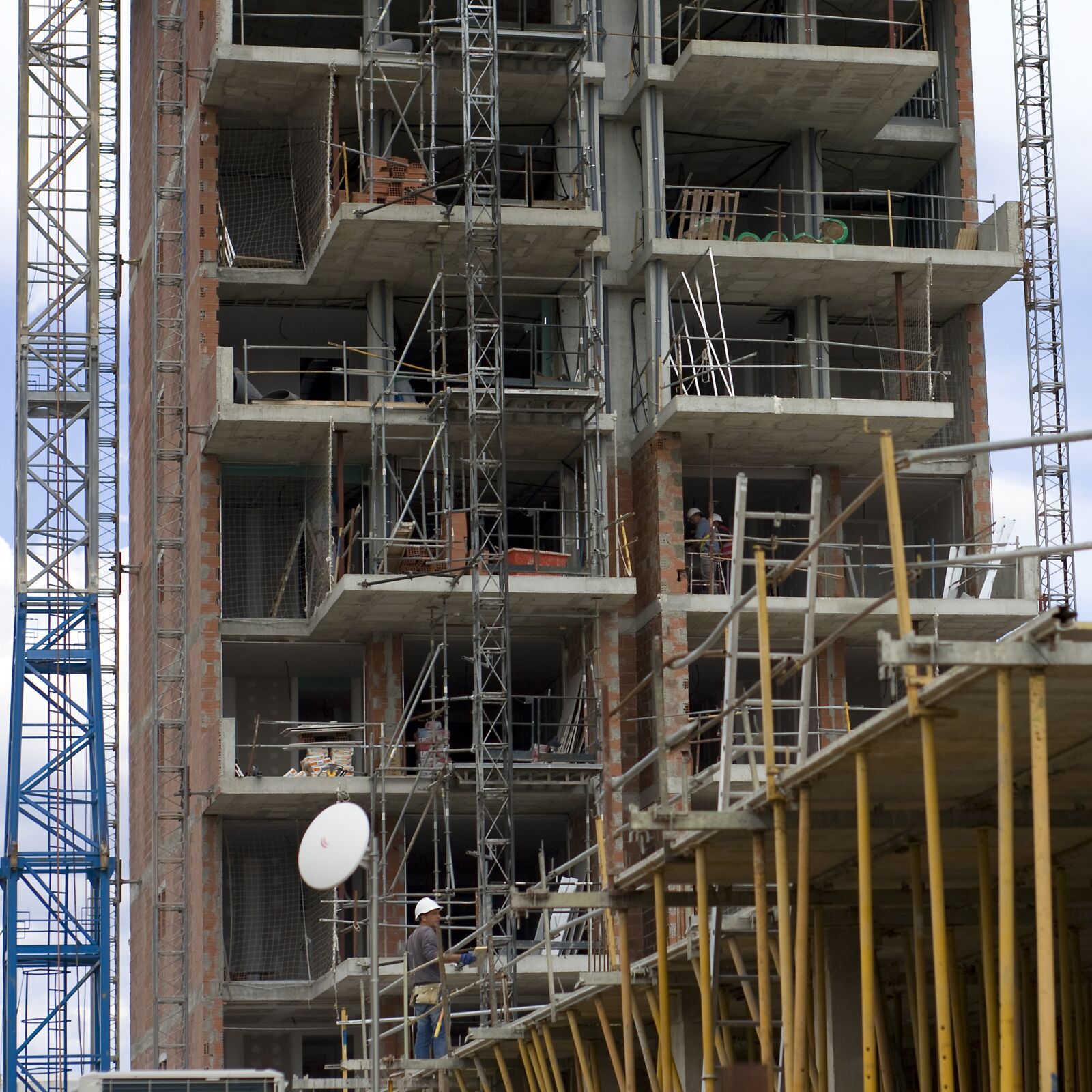 Canon EOS 450D (EOS Rebel XSi / EOS Kiss X2) sample photo. Construction, scaffolding, building photography