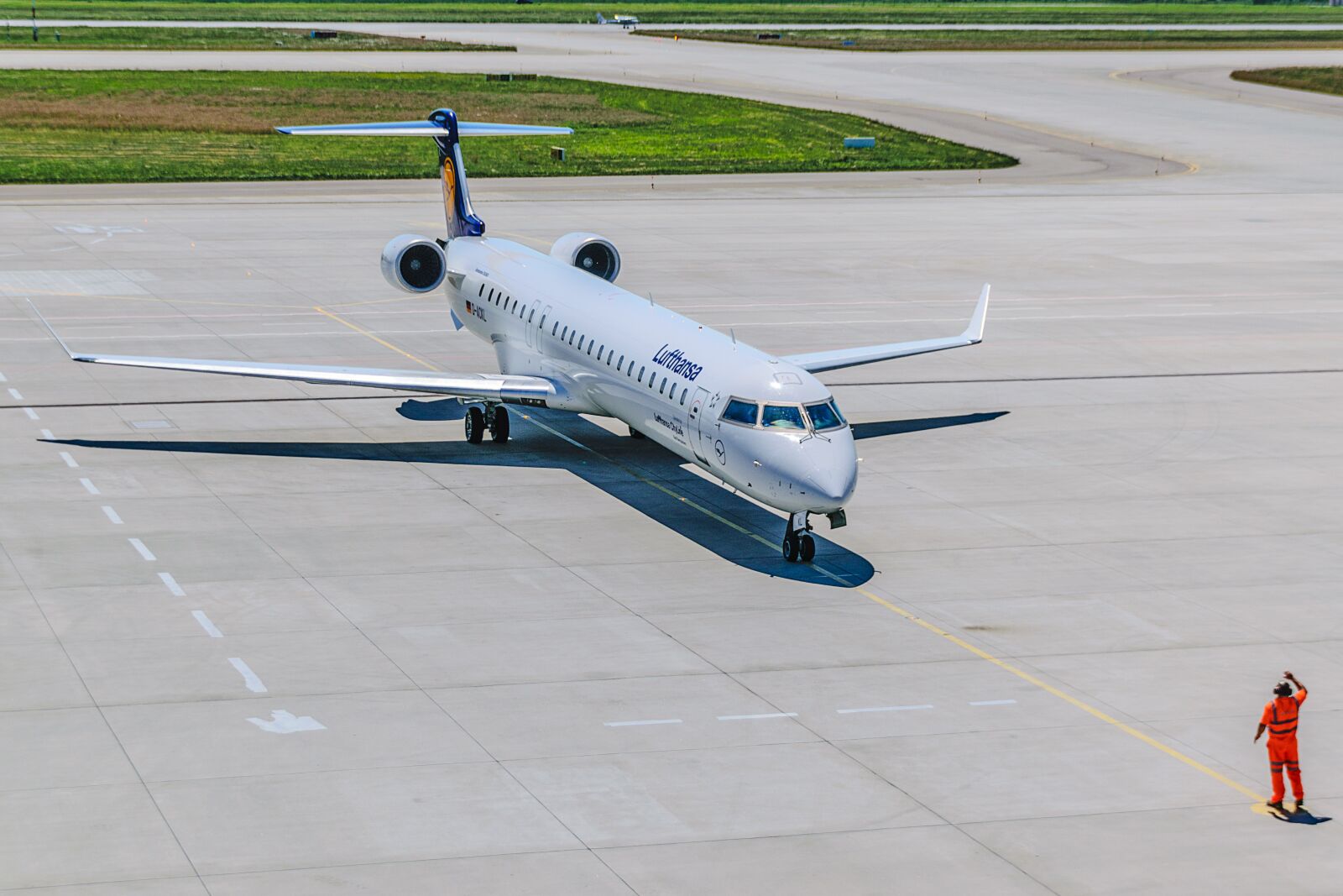 Nikon D5300 sample photo. Lufthansa, airport, the airline photography