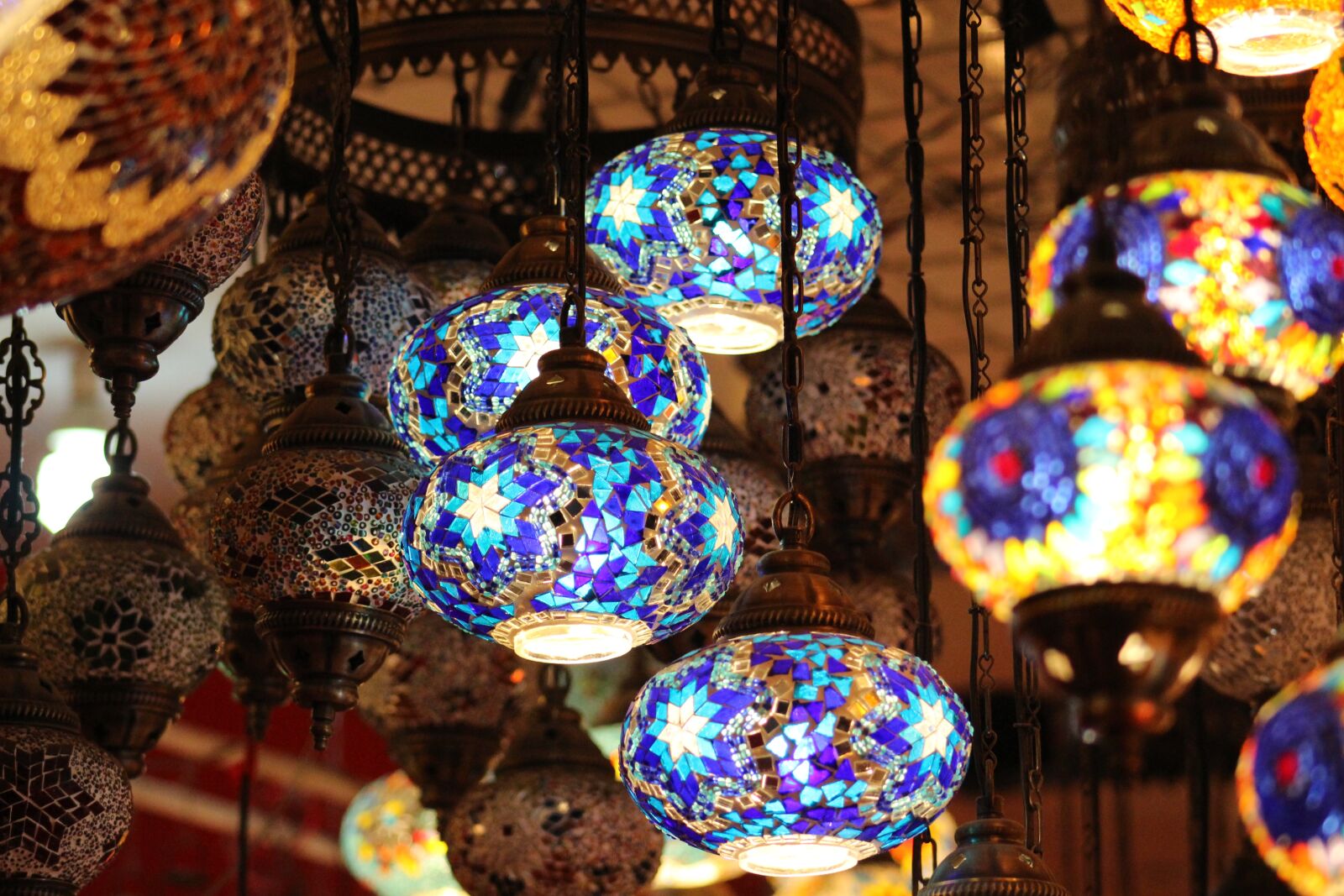Canon EF75-300mm f/4-5.6 sample photo. Decoration, bright, traditional photography