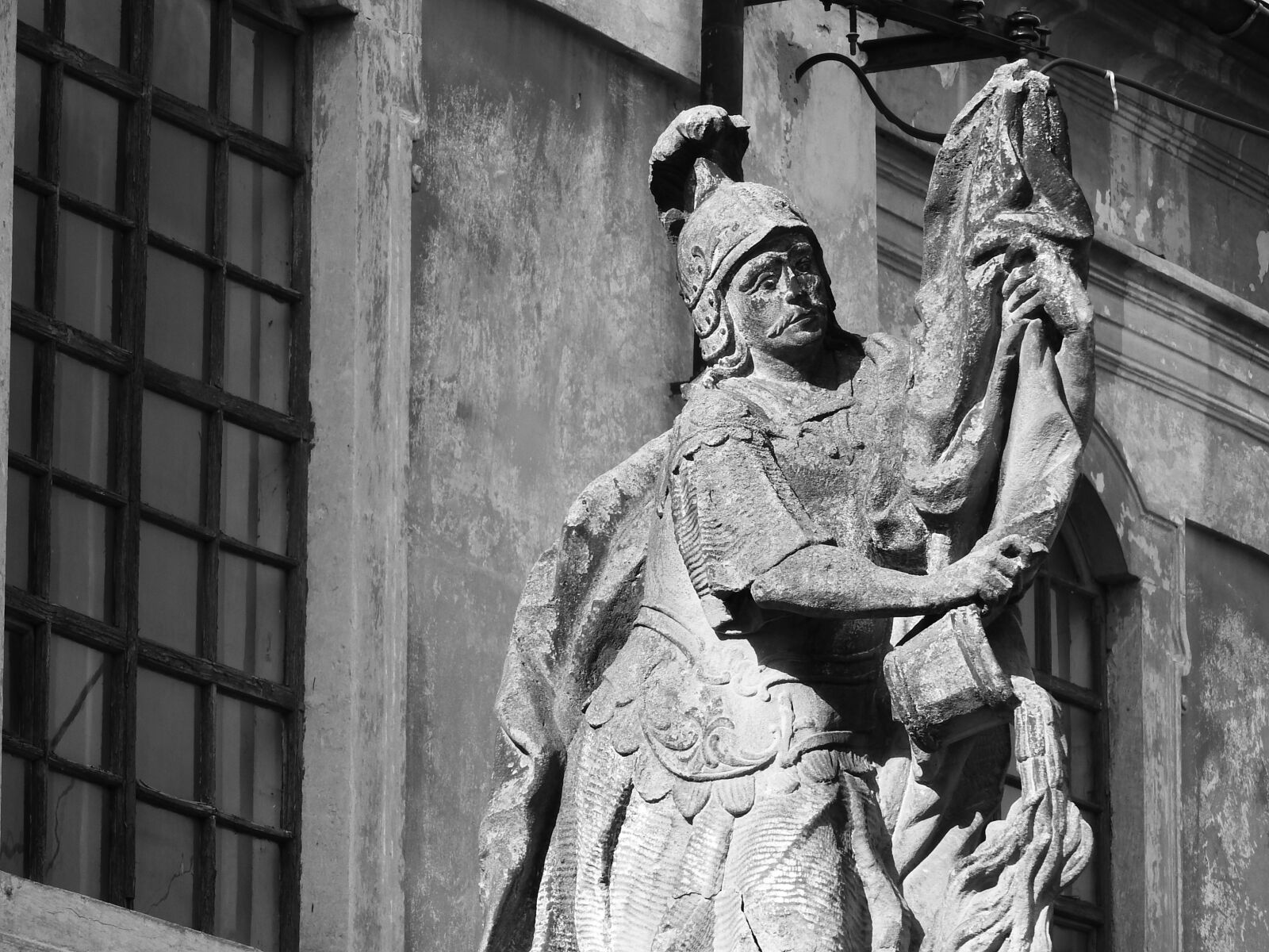 Nikon Coolpix P610 sample photo. Statue, stone, knight photography