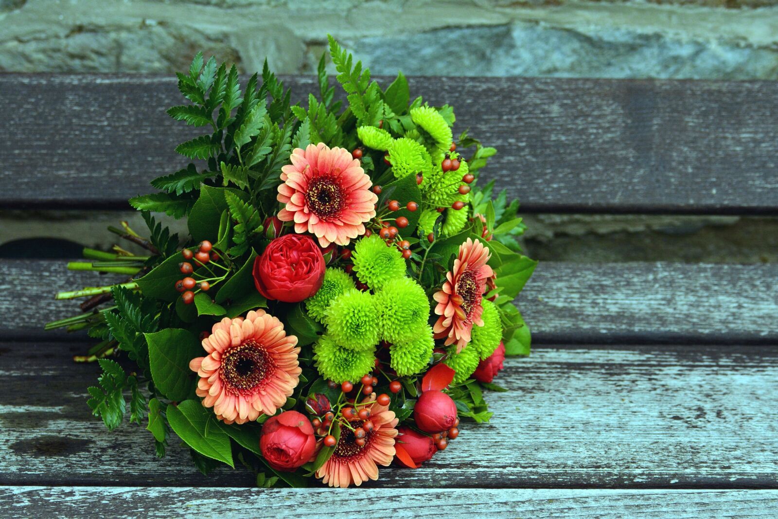 Nikon D5200 sample photo. Flower, rose, bouquet, leaf photography