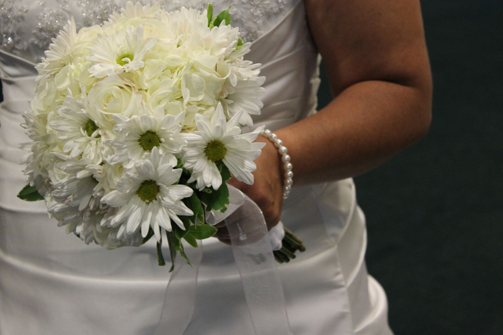 Canon EOS 1100D (EOS Rebel T3 / EOS Kiss X50) sample photo. Bride, bride flowers, wedding photography
