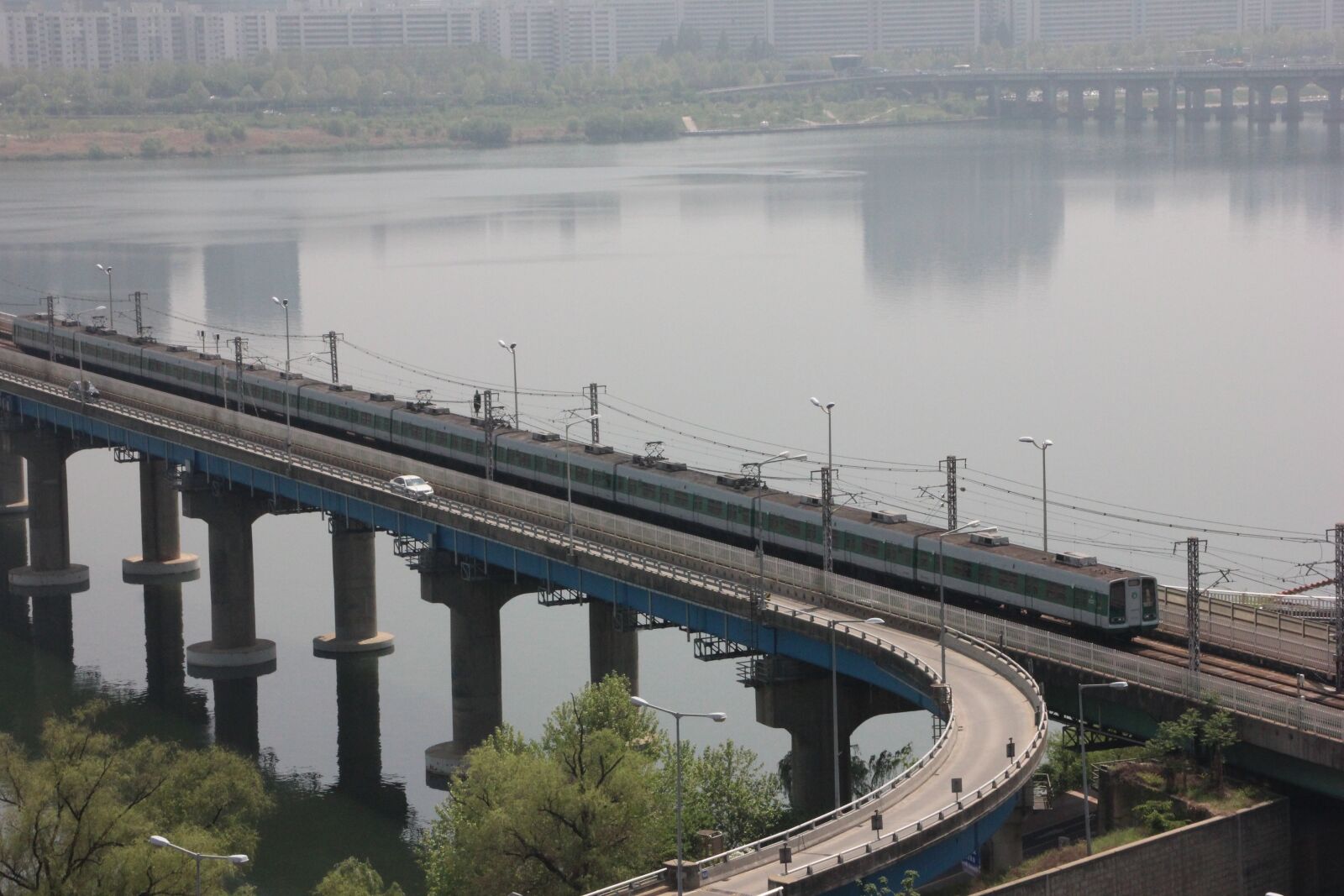 Canon EOS 600D (Rebel EOS T3i / EOS Kiss X5) sample photo. Republic of korea, train photography