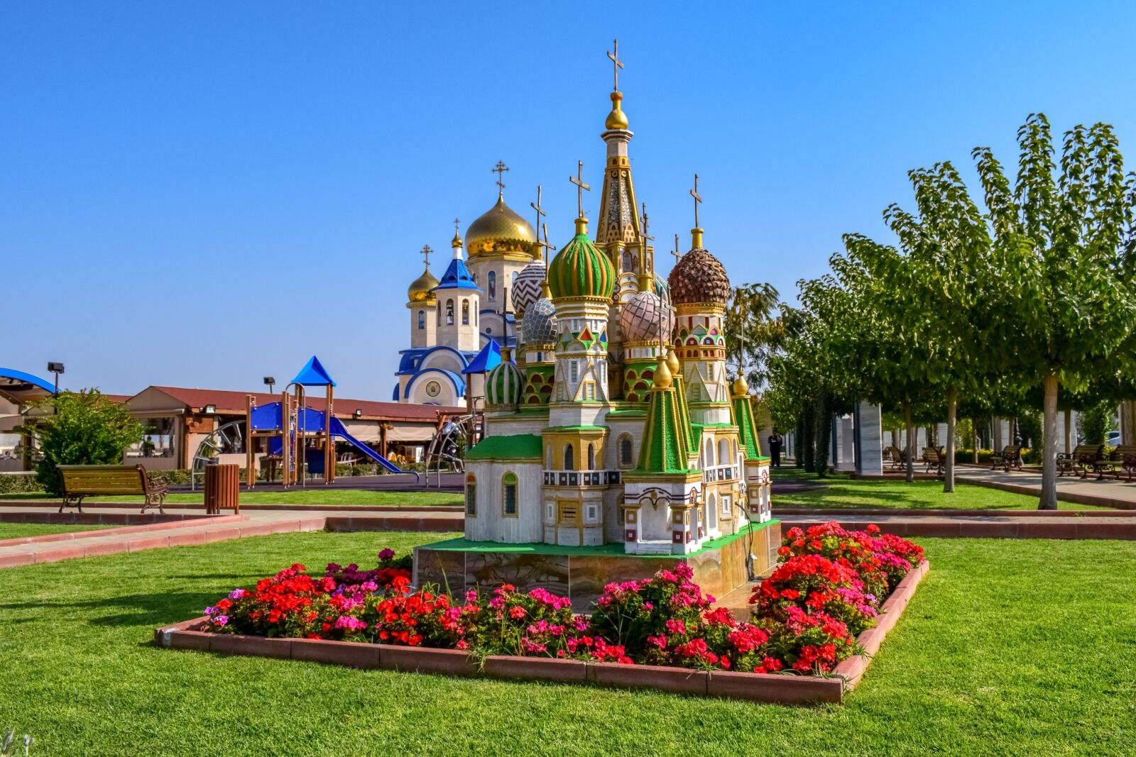 Nikon D3300 sample photo. Saint basil's cathedral, miniature photography