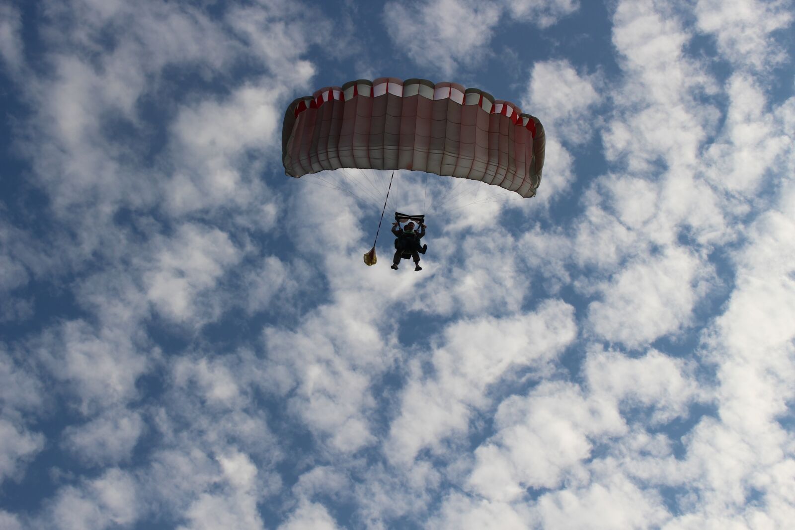 Canon EOS 100D (EOS Rebel SL1 / EOS Kiss X7) sample photo. Parachute, sports, sky photography