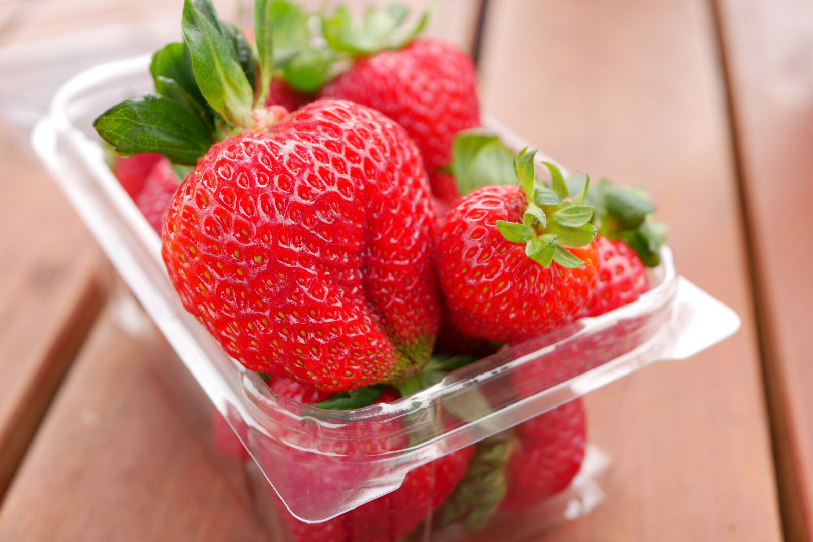 Panasonic Lumix DMC-GF7 sample photo. Strawberries, new, zealand photography