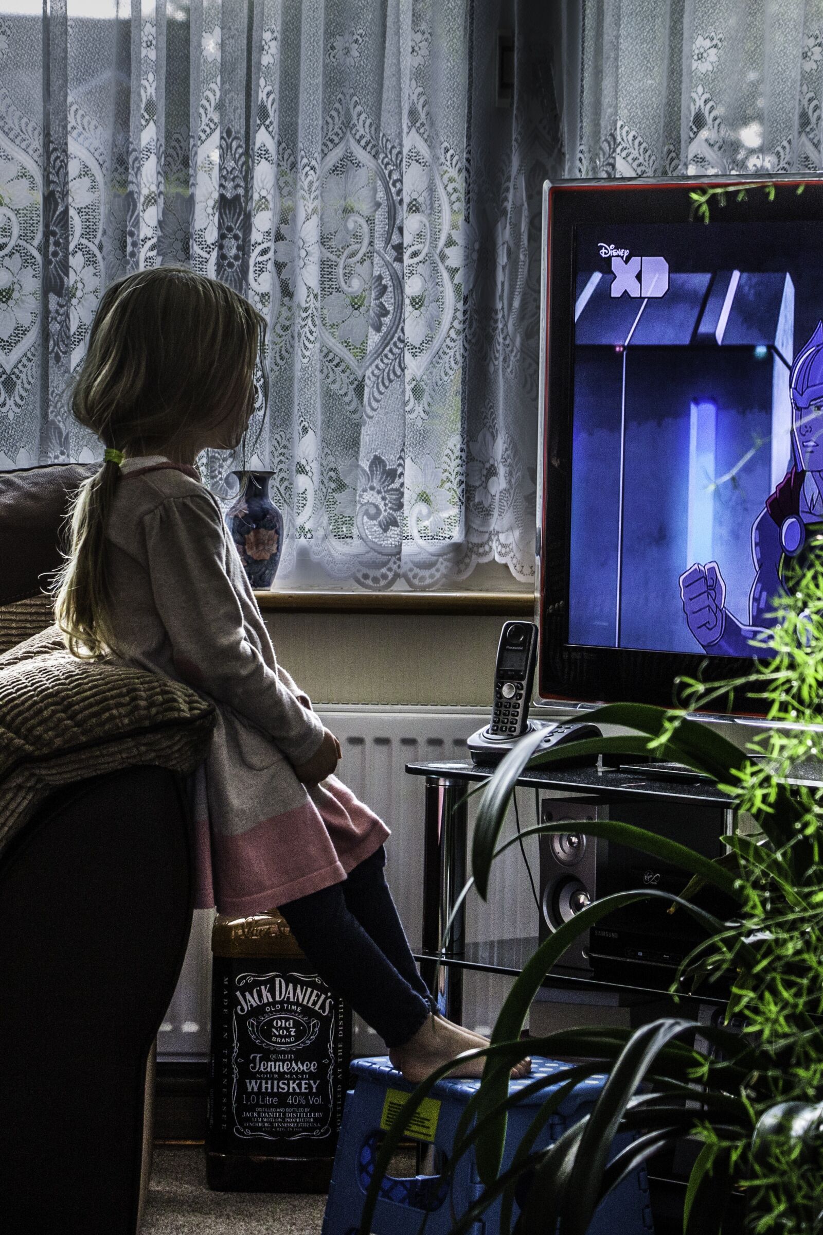 Canon EOS 70D sample photo. Child, television, watching photography