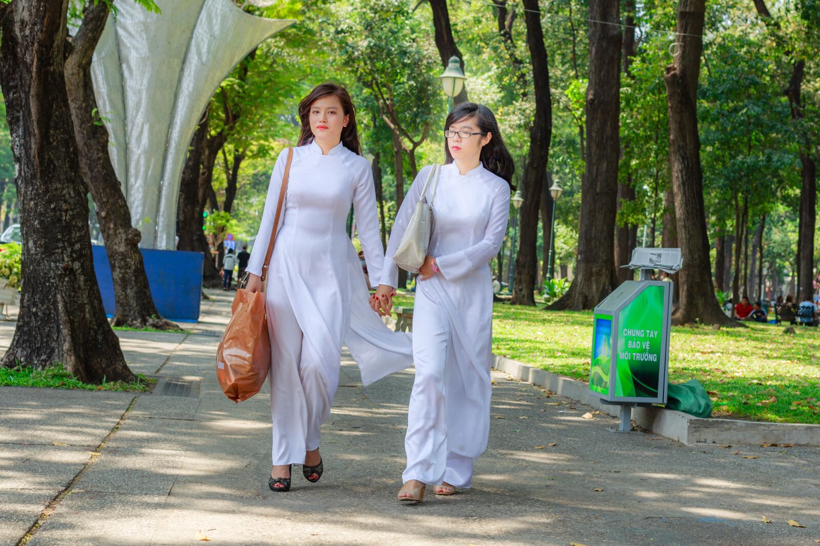Canon EOS 6D + Canon EF 50mm F1.4 USM sample photo. Vietnam, long coat, page photography