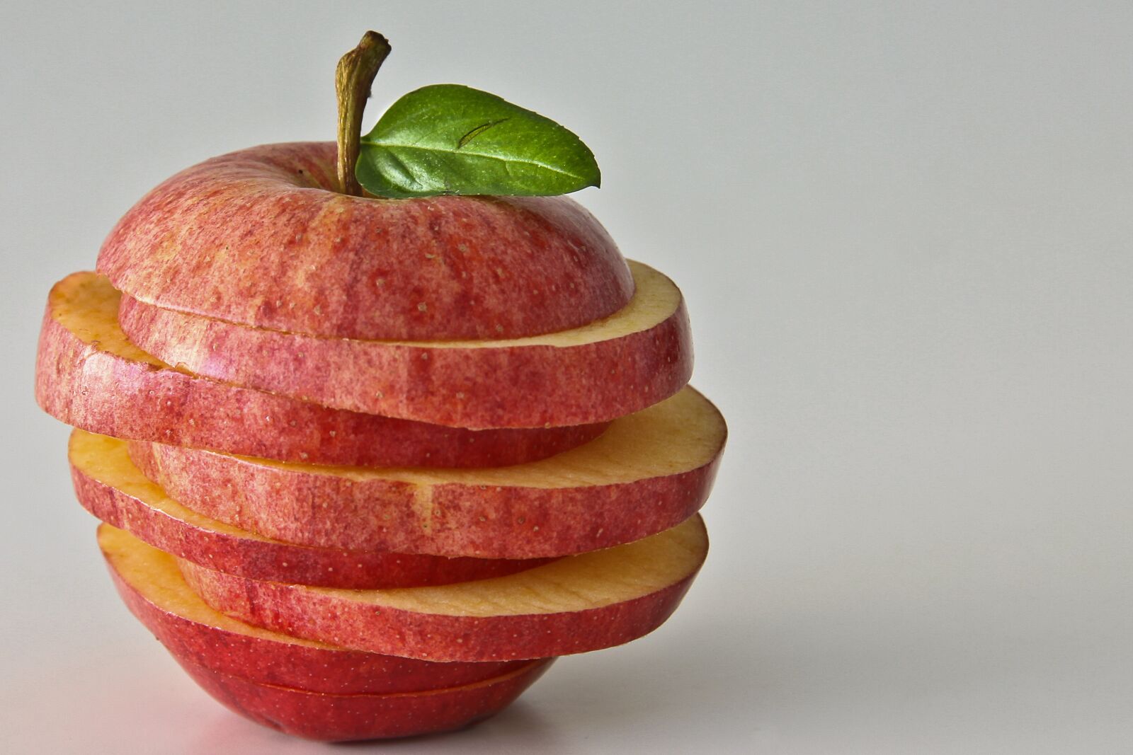 Canon EOS 50D sample photo. Apple, cut, healthy photography
