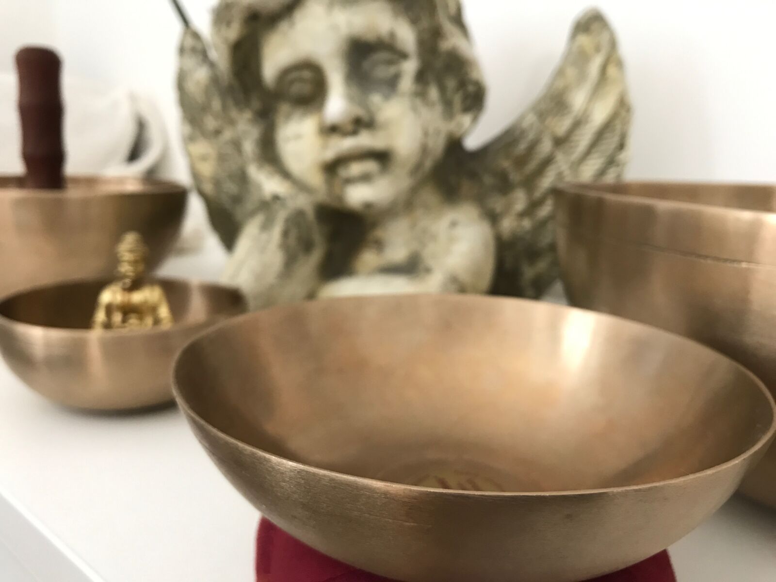 iPhone 7 back camera 3.99mm f/1.8 sample photo. Singing bowl, angel, gold photography