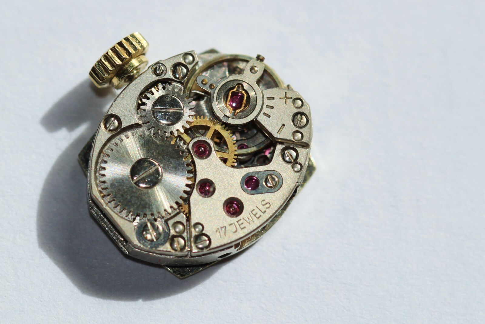 Canon EOS 500D (EOS Rebel T1i / EOS Kiss X3) sample photo. Clock, movement, gears photography