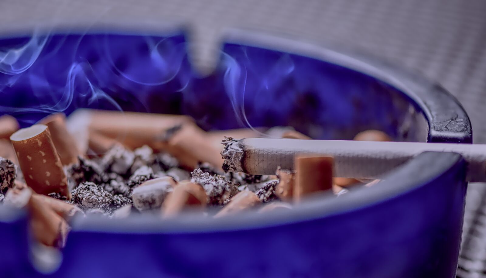 Nikon D7200 sample photo. Cigarettes, ash, tilt photography