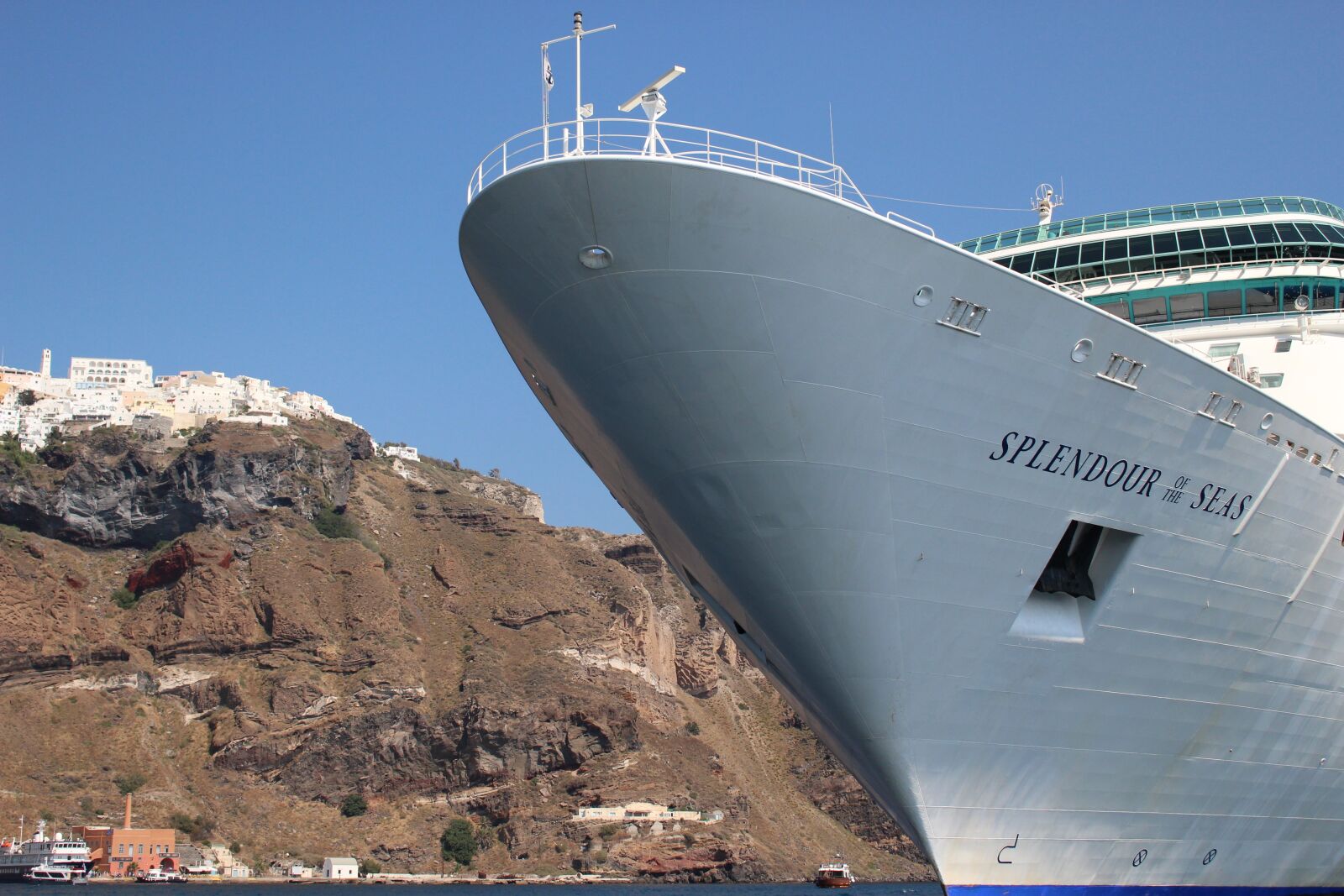 Canon EOS 100D (EOS Rebel SL1 / EOS Kiss X7) sample photo. Cruise ship, harbor, ship photography