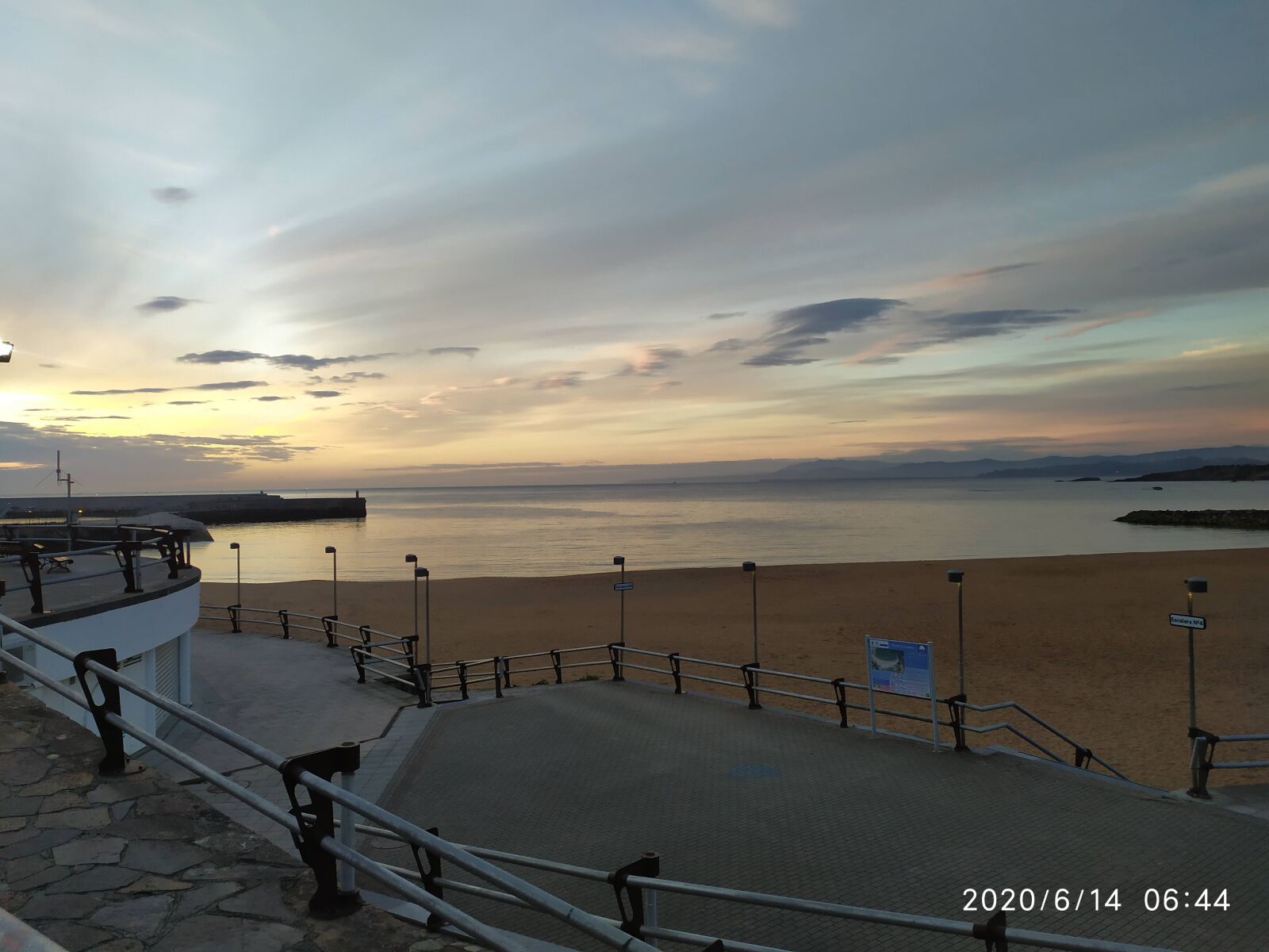 Xiaomi Redmi Note 7 sample photo. Luanco beach, dawn, summer photography