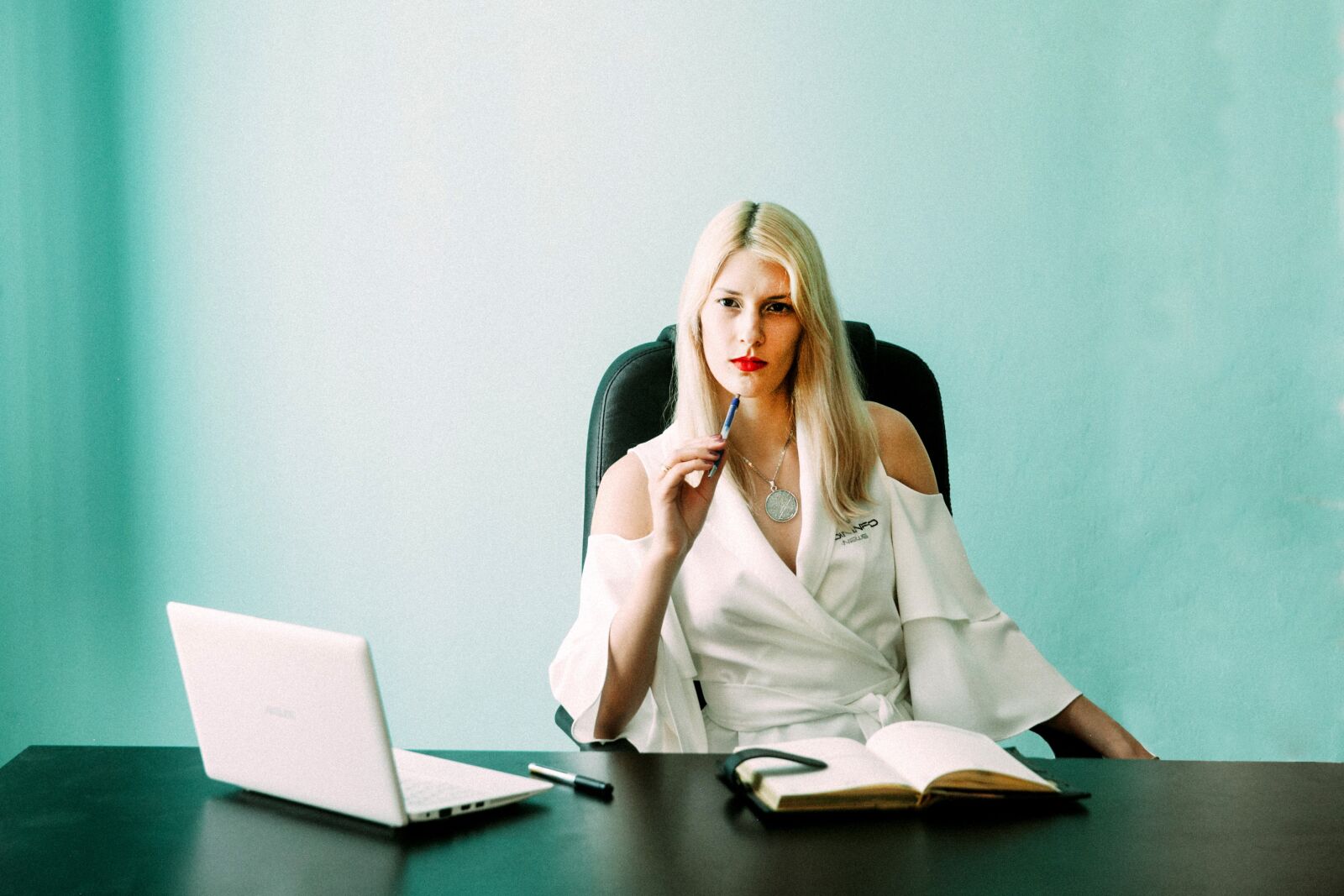 Canon EOS 5D Mark II sample photo. Business woman, entrepreneur, business photography
