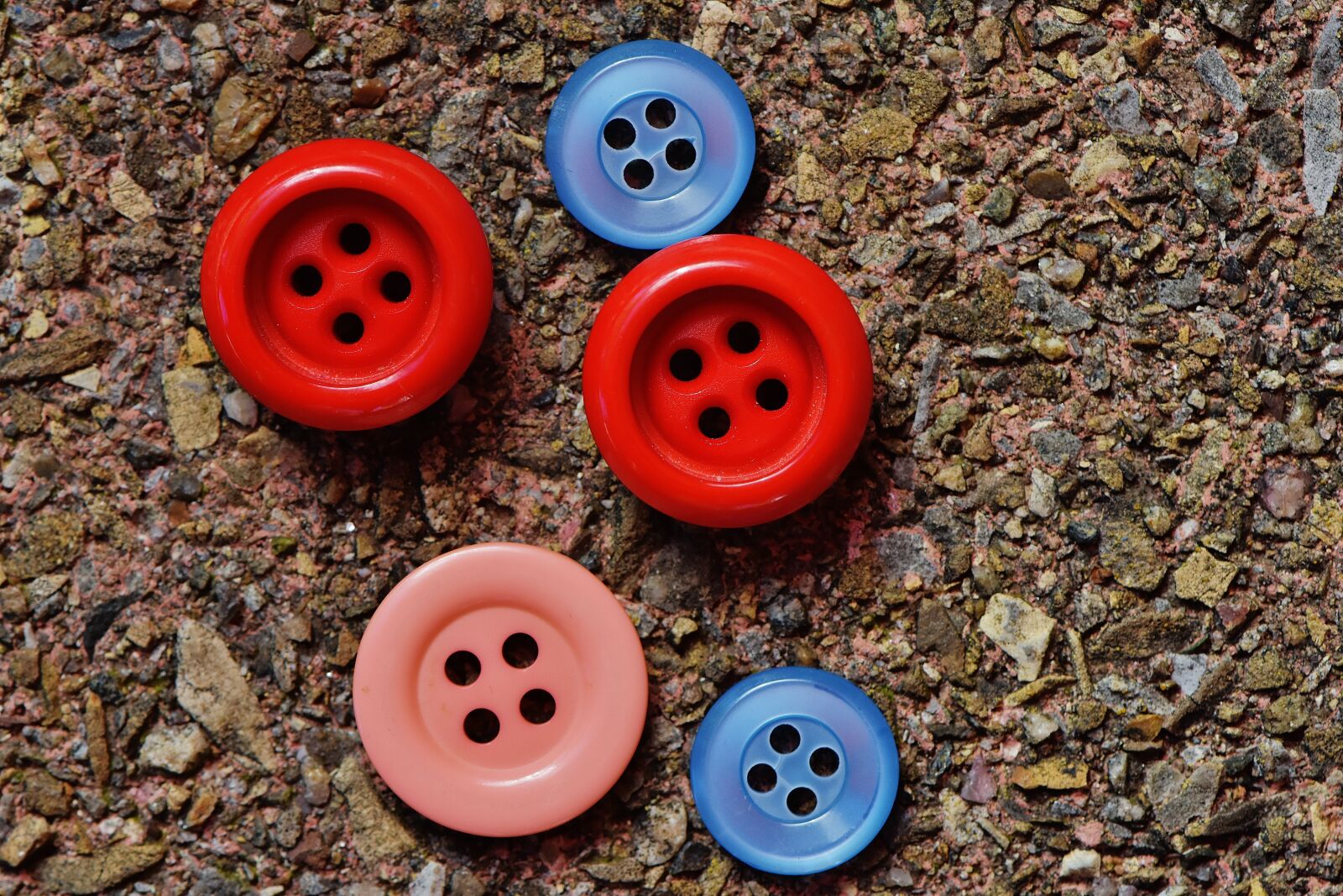 Nikon D7200 sample photo. Buttons, 4 holes, colorful photography