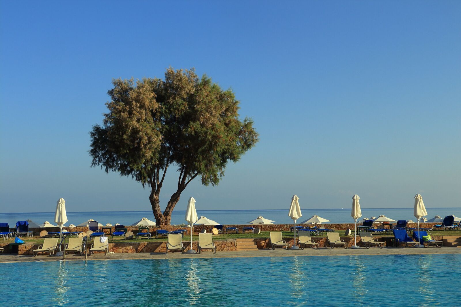 Canon EOS 700D (EOS Rebel T5i / EOS Kiss X7i) sample photo. Pool, sea, swimming pool photography