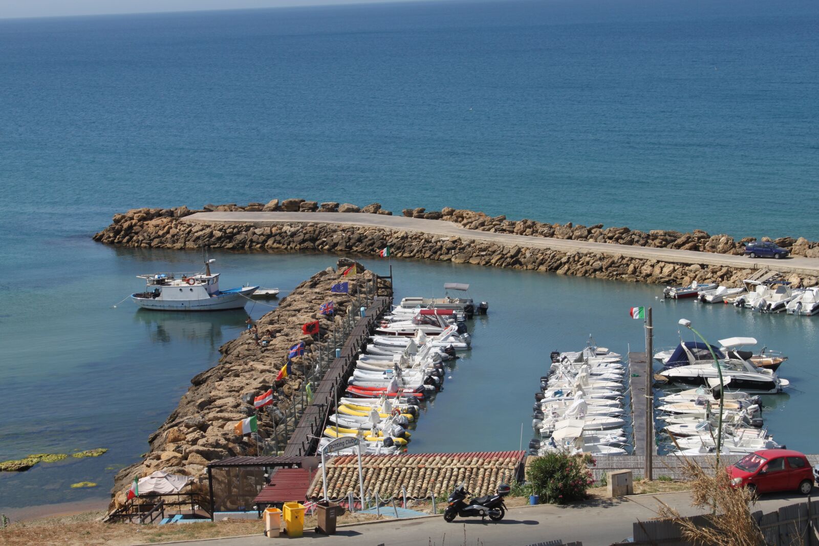 Canon EOS 500D (EOS Rebel T1i / EOS Kiss X3) sample photo. Haven, sea, boats photography
