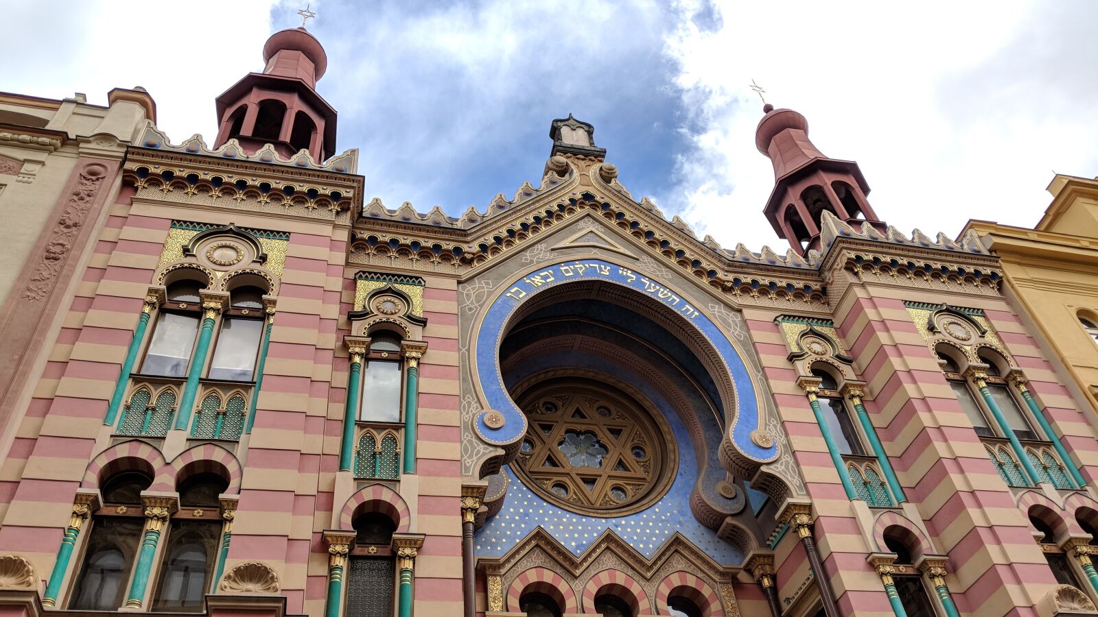 Google Pixel 2 sample photo. Jubilee synagogue, prague, jewish photography