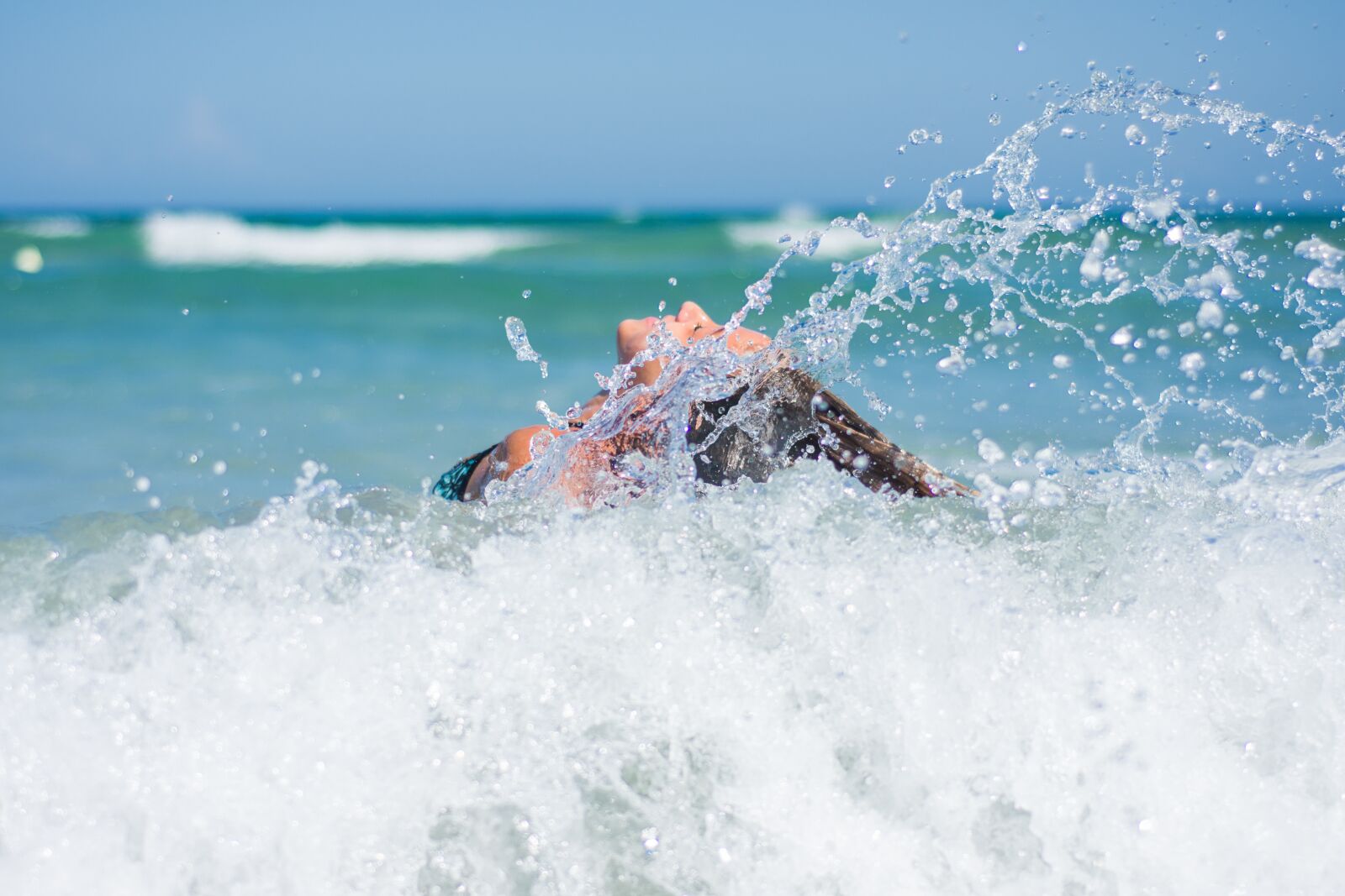 Nikon D7200 sample photo. Girl, beach, waves photography
